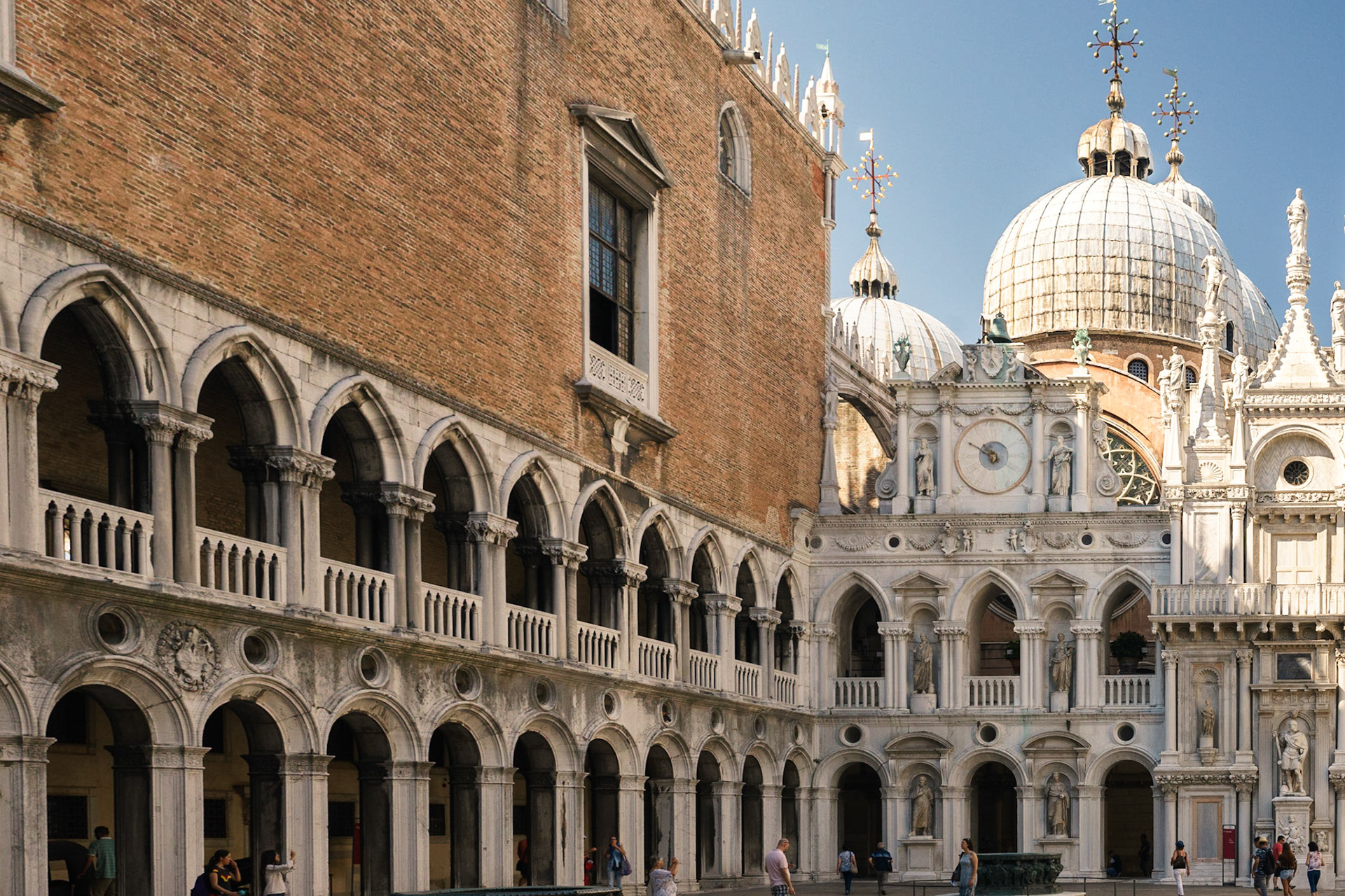 Venedik Cumhuriyeti'nin baş yöneticisi olan Dük (veya Doçe) pozisyonunun resmi konutu, 1340 yılında inşa edilen Palazzo Ducale.
