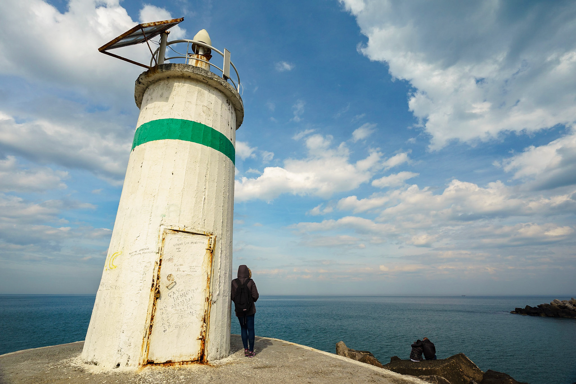 Karadeniz kıyısındaki Ağva'nın deniz feneri, deniz kenarında gezinti yapanların sık tercih ettiği bir yer.