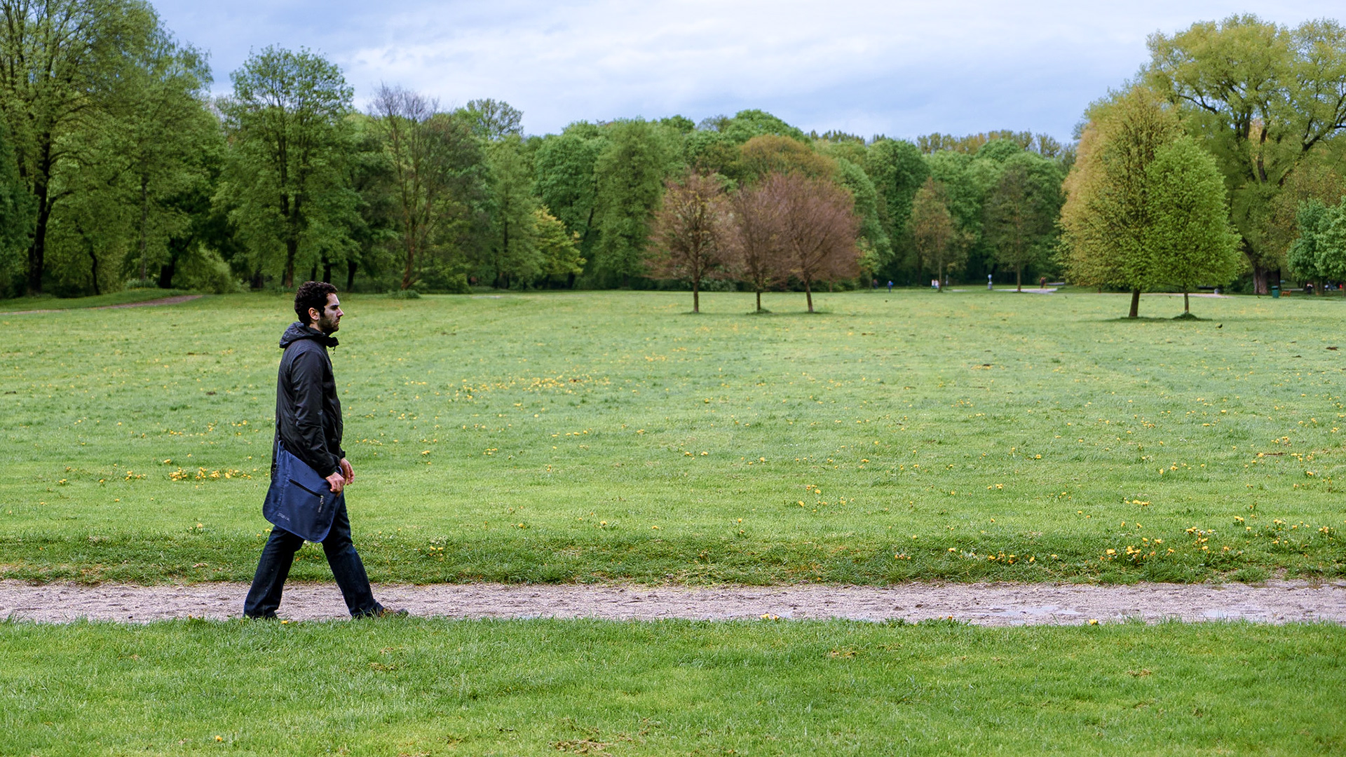 Münih'te yer alan Englischer Garden, yani İngiliz Bahçesi, Avrupa'nın en büyük halka açık parklarından birisidir - hatta New York'un Central Park'ından bile daha büyüktür.

Yapıldığı tarihlerde İngiliz peyzaj mimarisinden esinlenildiği için bu şekilde isimlendirilmiştir.