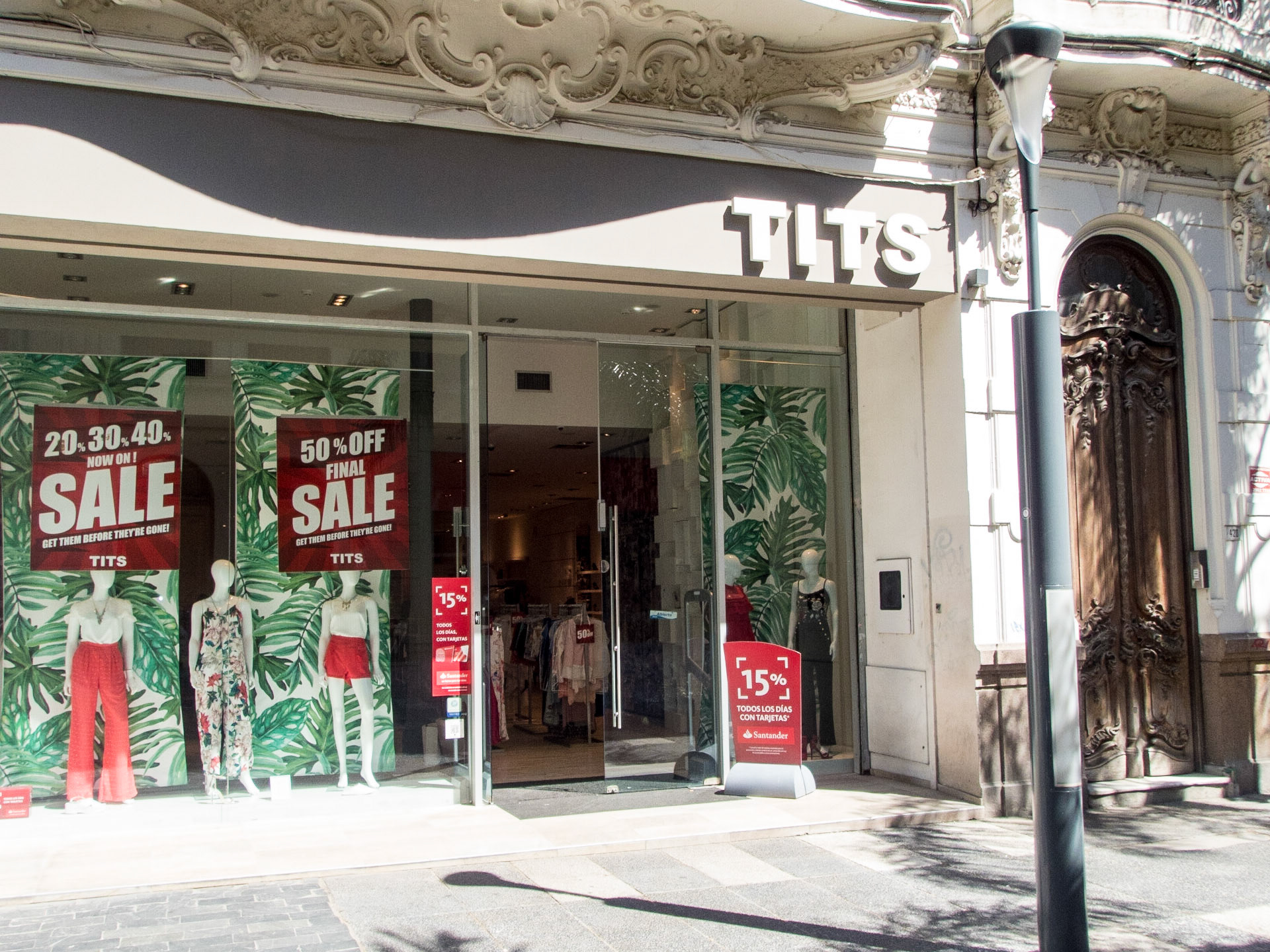 This shop wouldn't last in the US