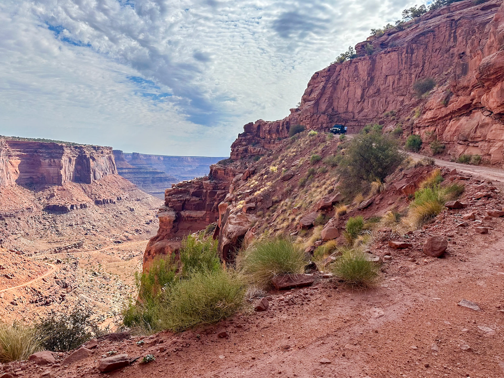 Trail thru the canyon