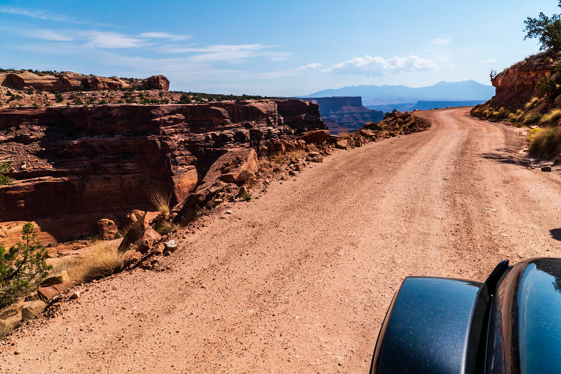 The trail looks deceivingly easy as we begin our descent into the canyon