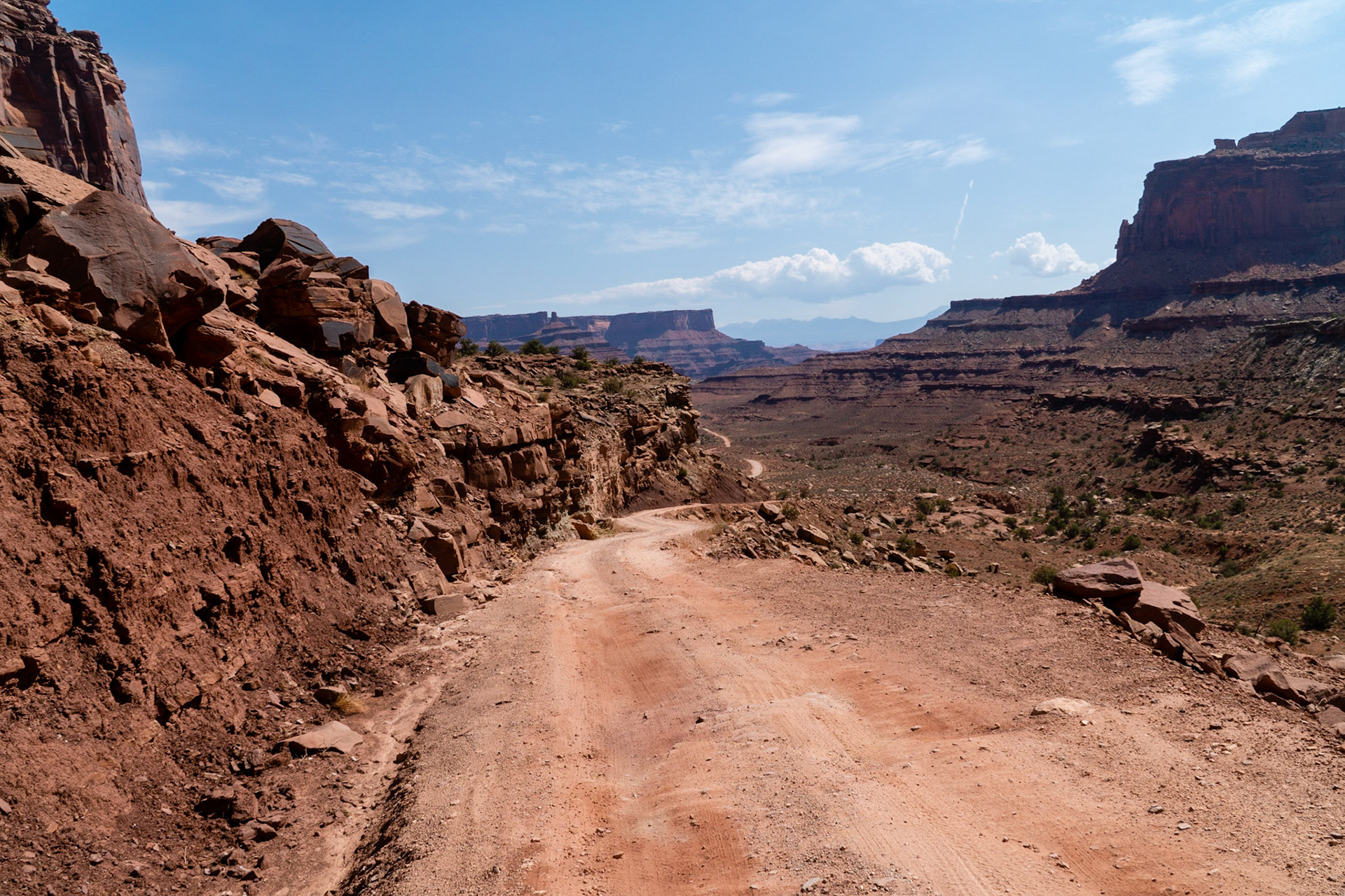 The trail along the canyon floor