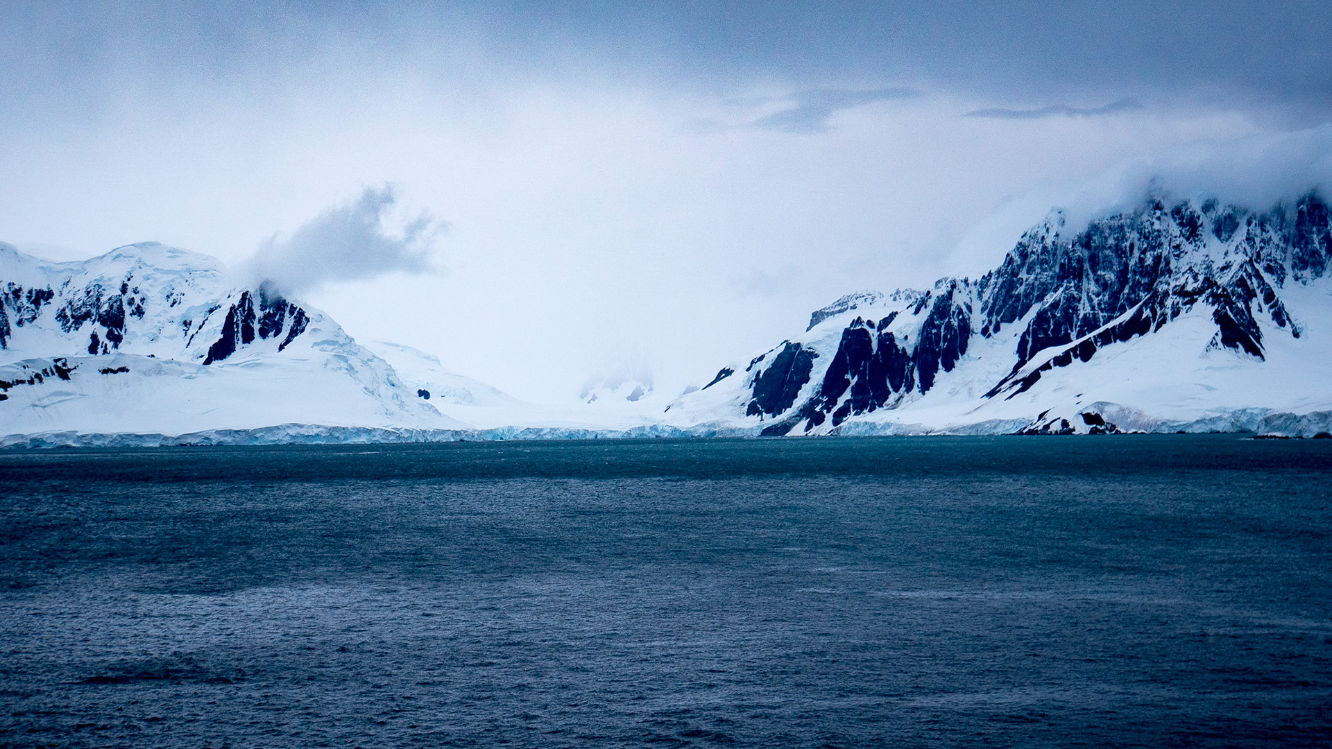 It gets dark at 10PM in Antarctica