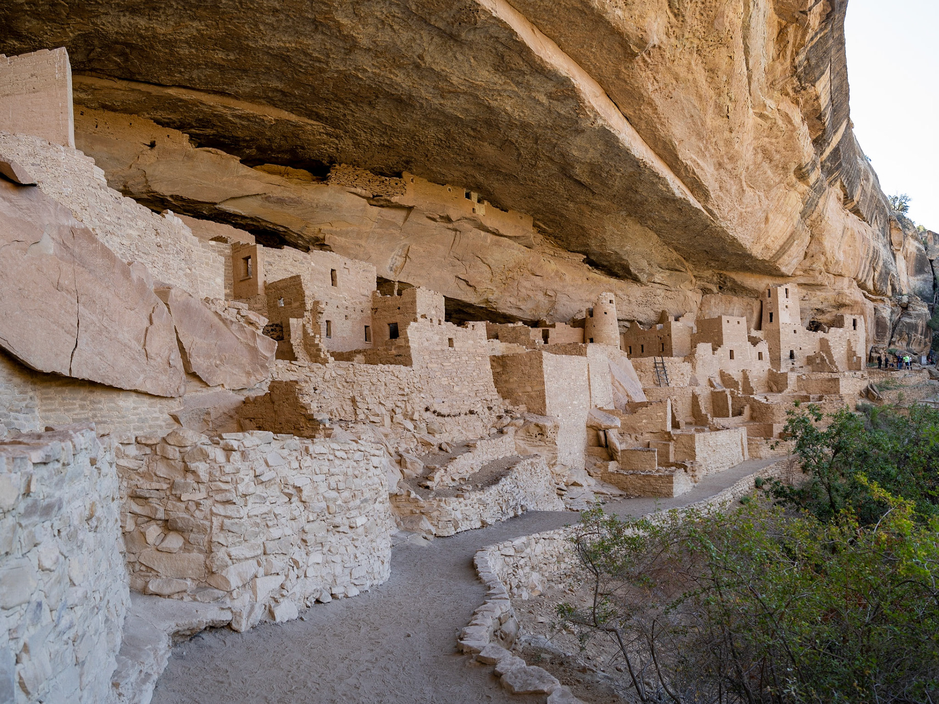 Ancient Puebloans lived in the cliffs