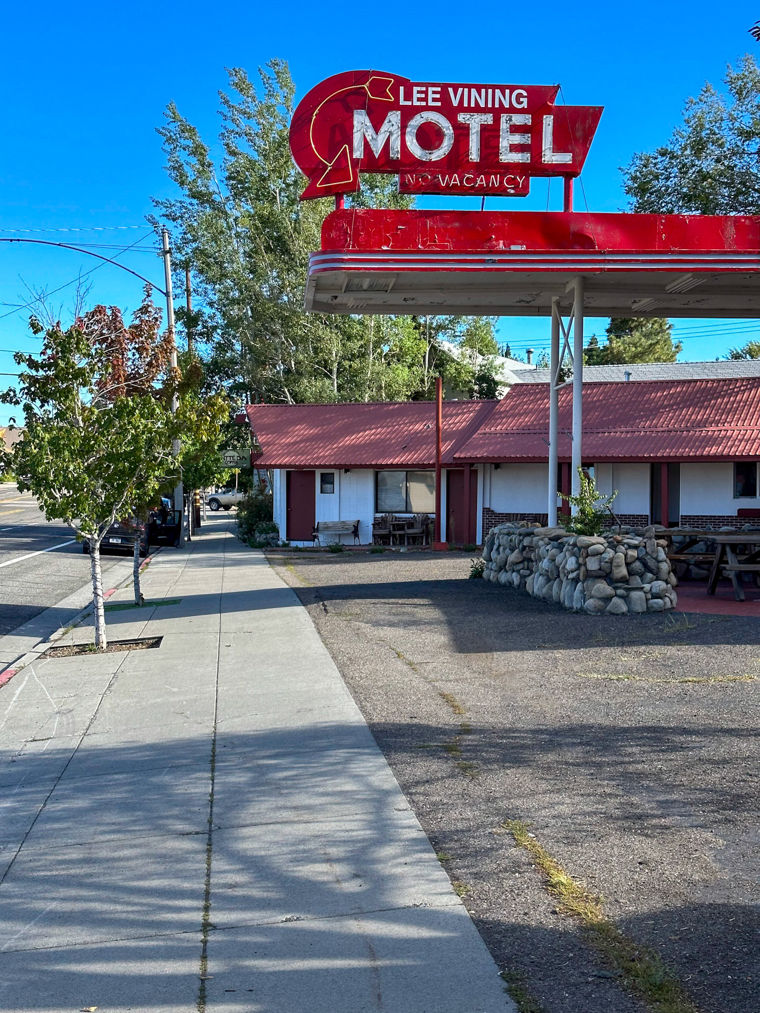 A few shops and restaurants on the main street in Lee Vining