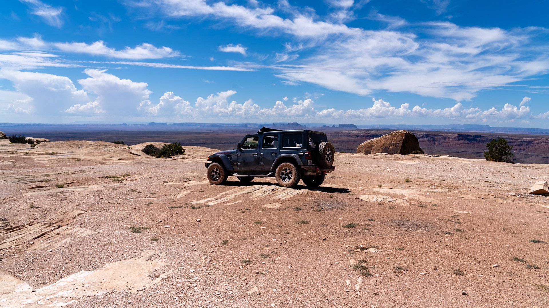 Muley Point in Glenn Canyon overlooks Monument Valley