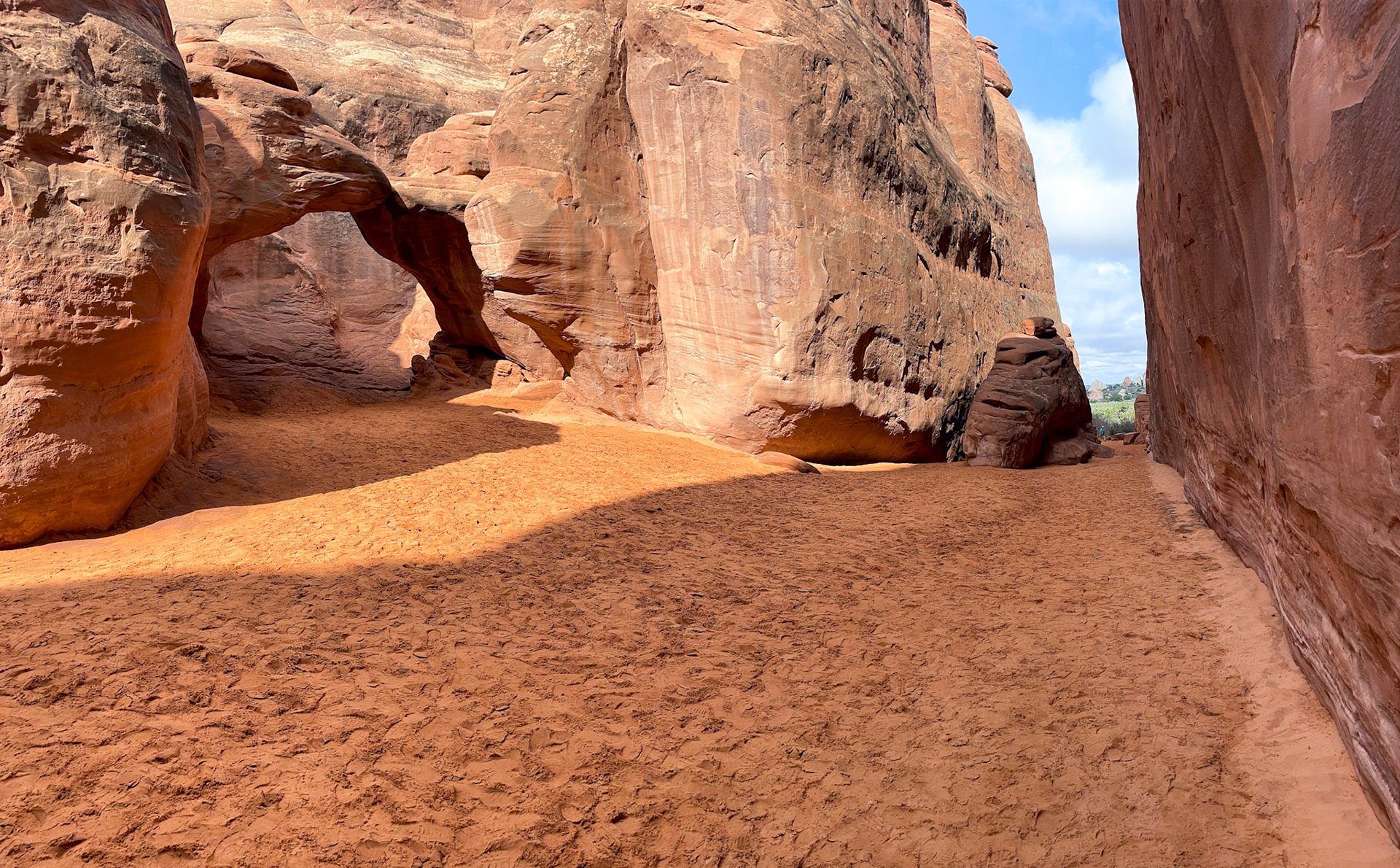 Sand Dunes Arch