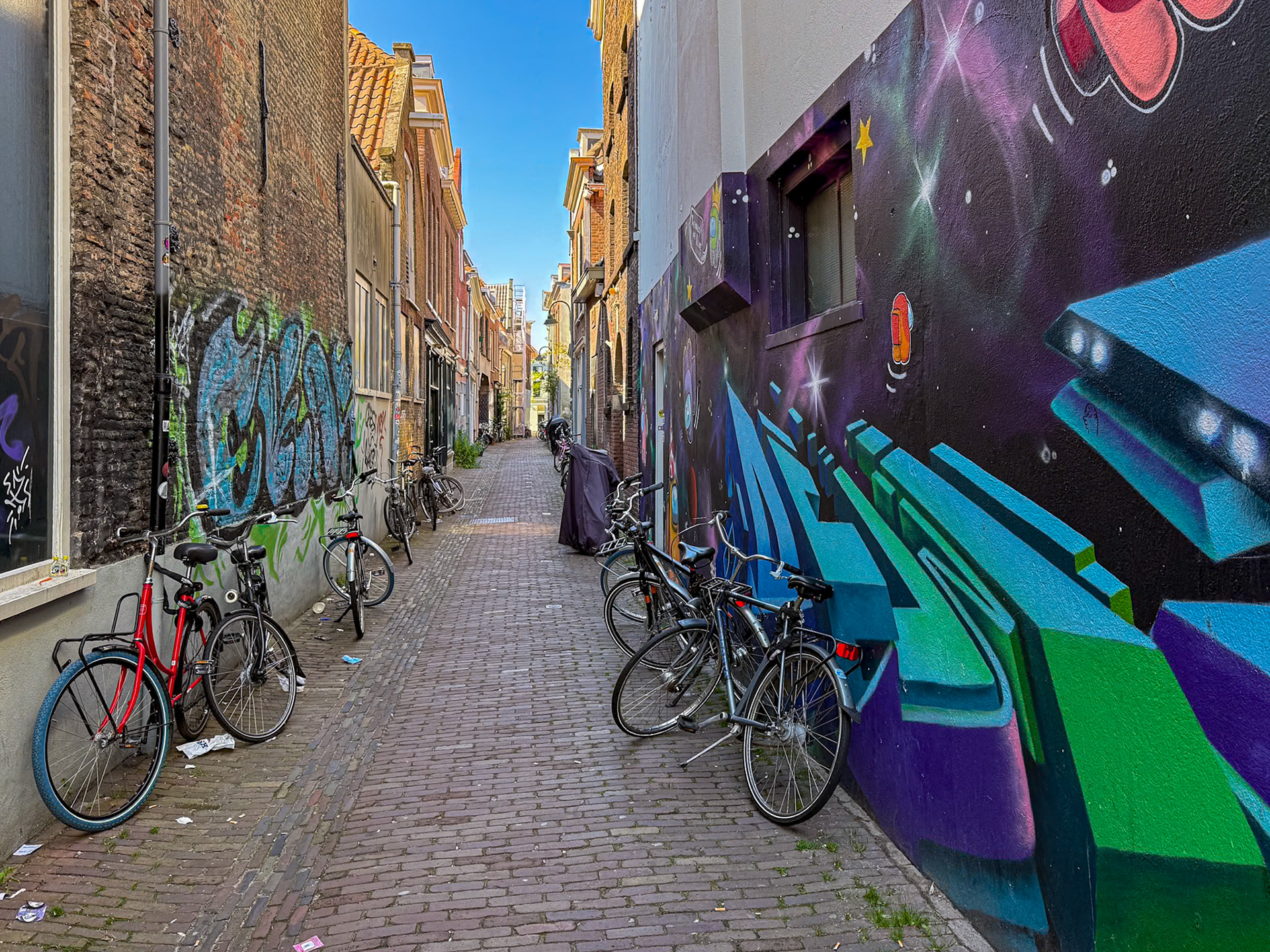 Street art and alleys in Delft