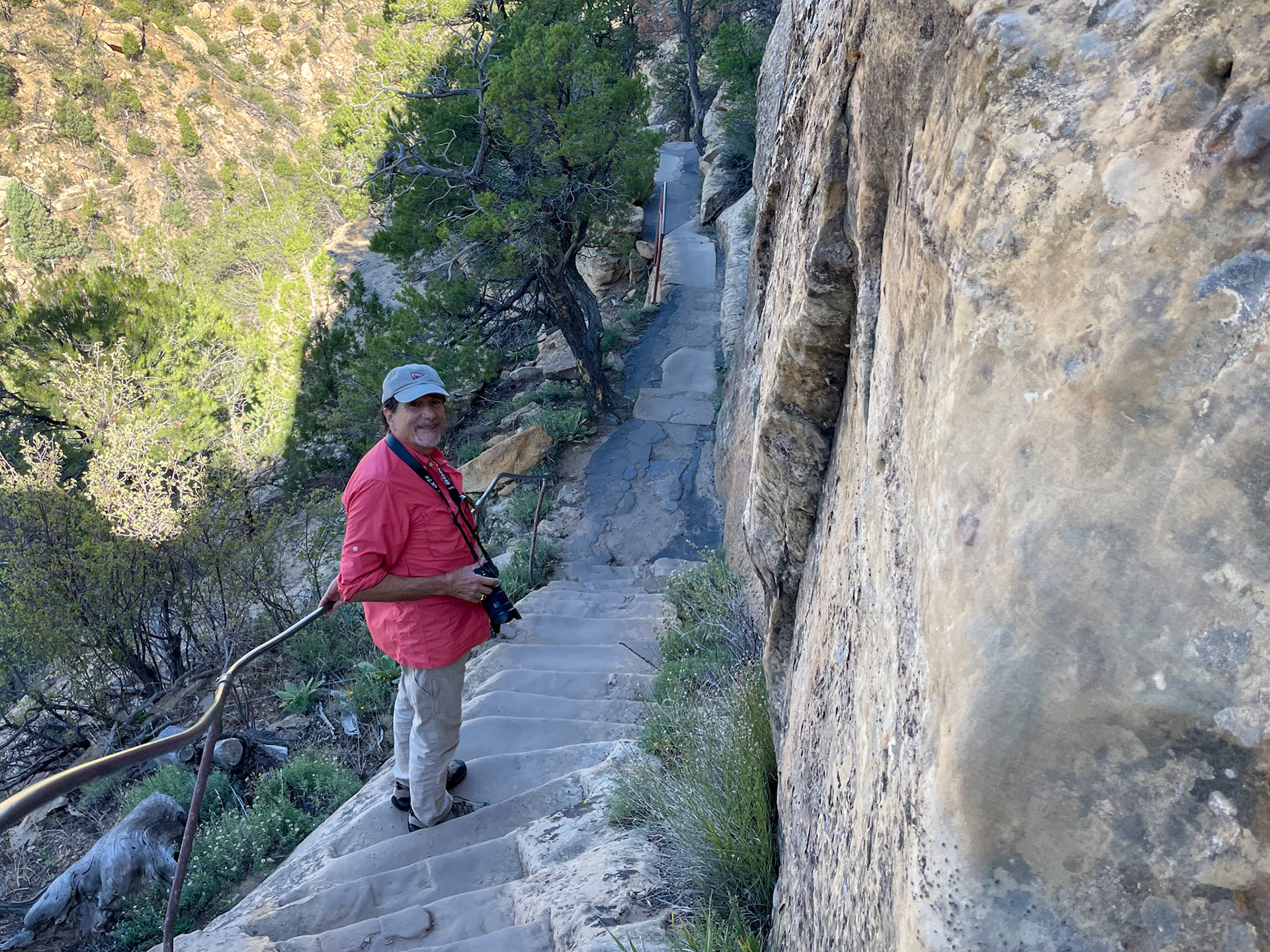 Hiking to see the cliff dwellings