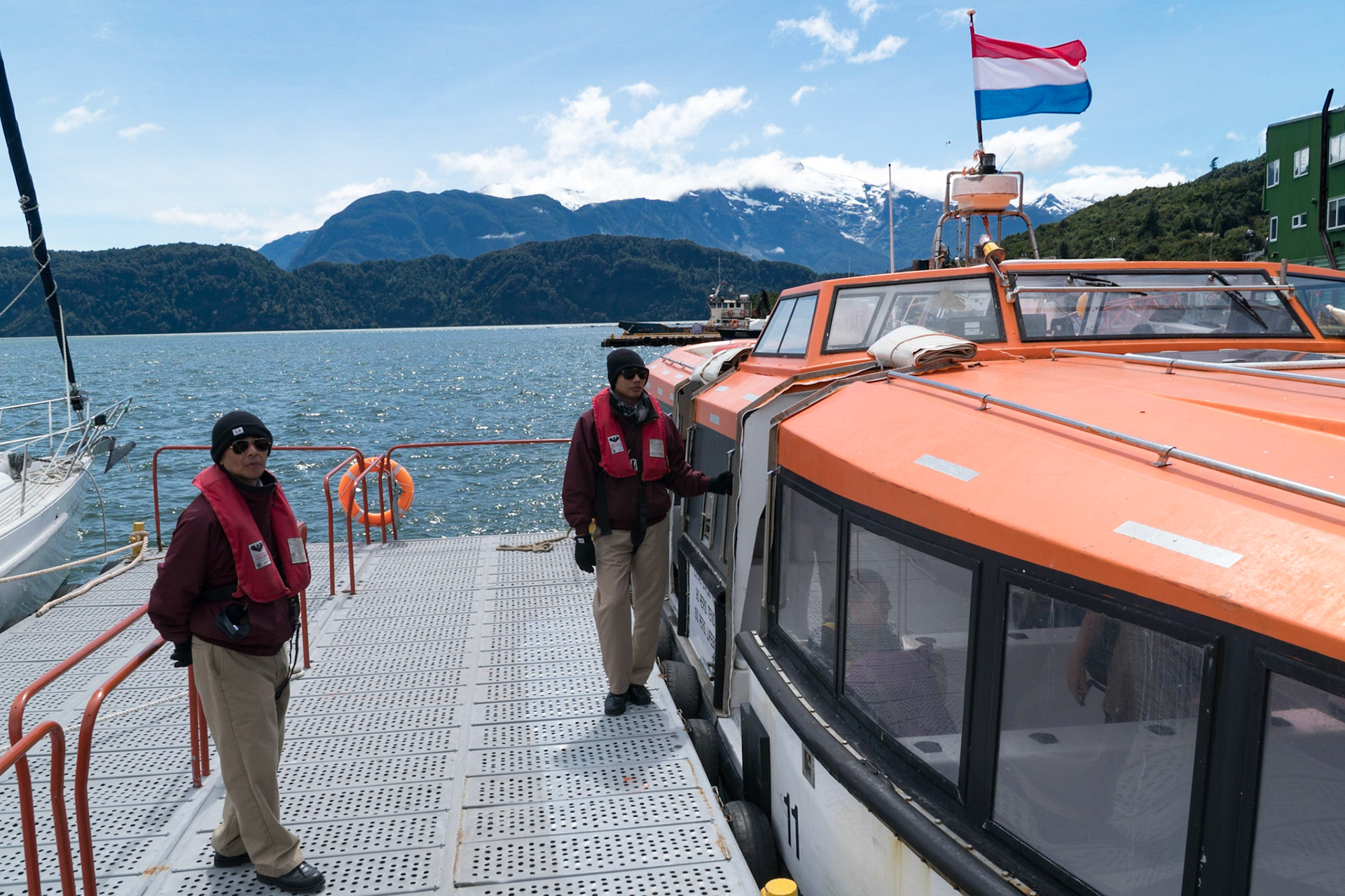 Ferry leaving Puerto Chacabuco