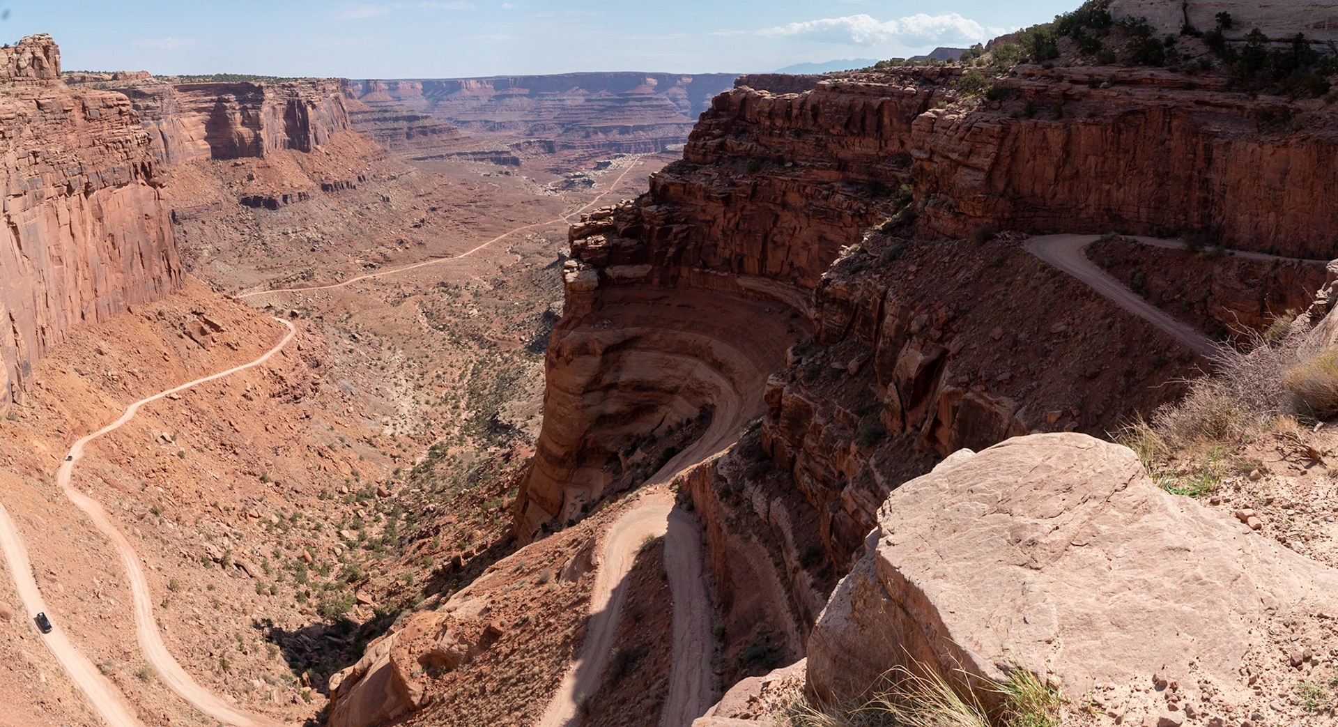 Steep drop-offs along the switchbacks leading to the canyon floor