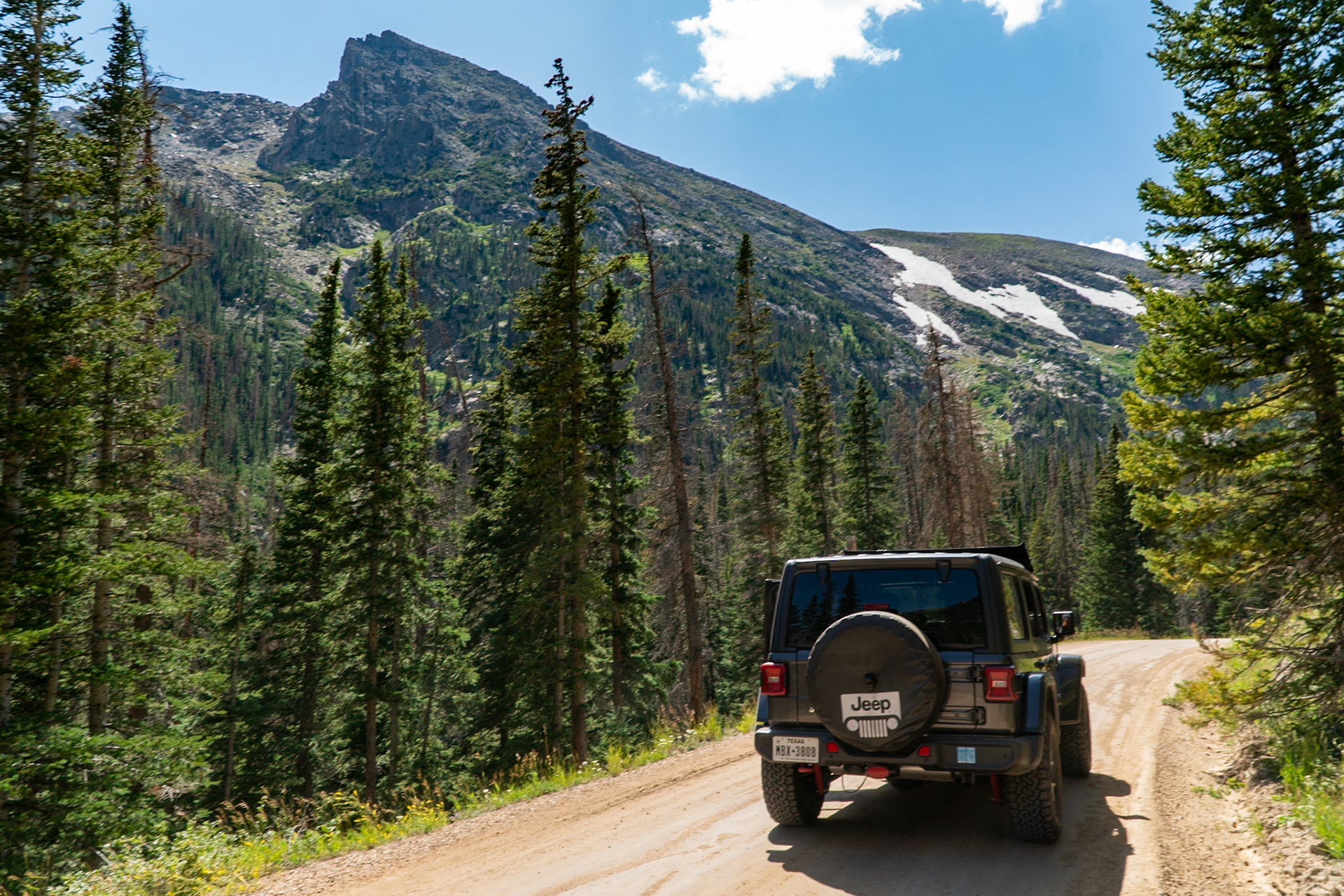 Beautiful scenery along Old Fall River Road in RMNP