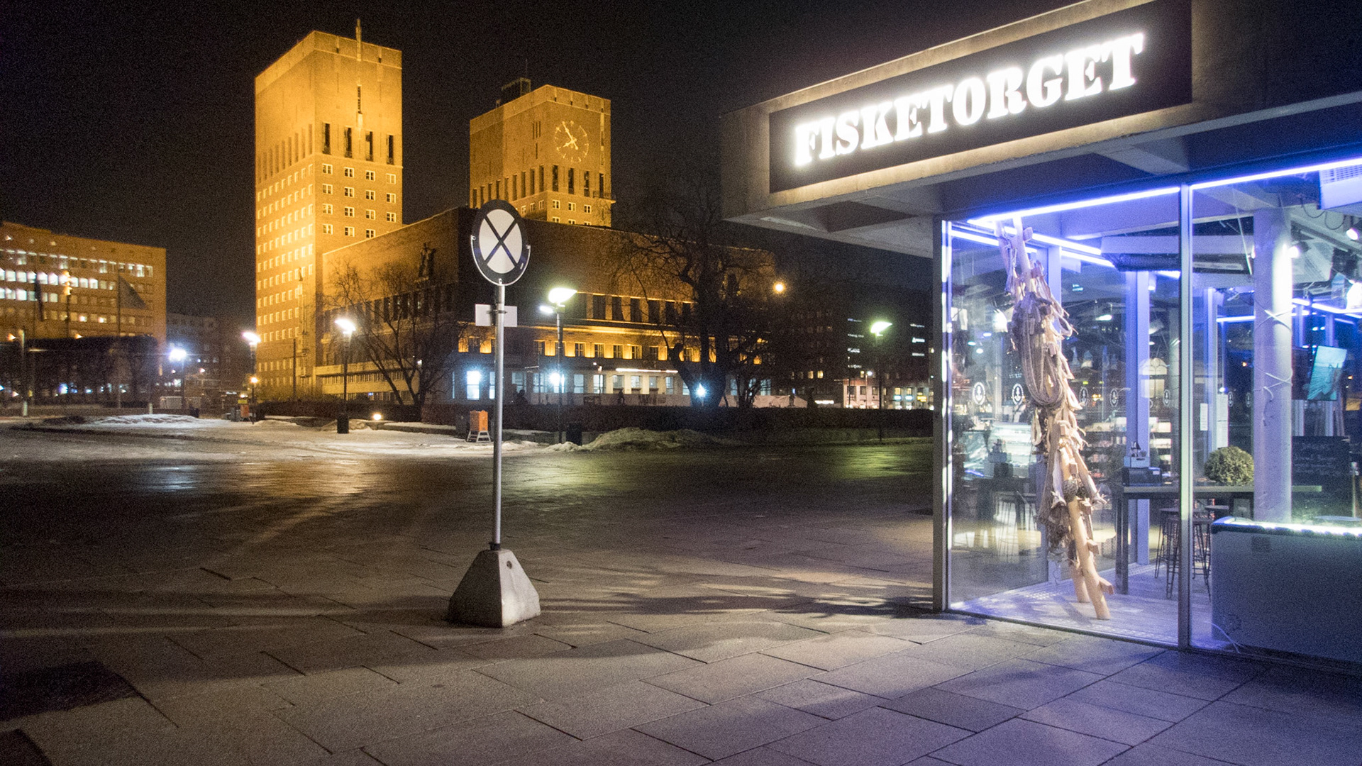 Fisketorget restaurant cooks fresh seafood from the display case