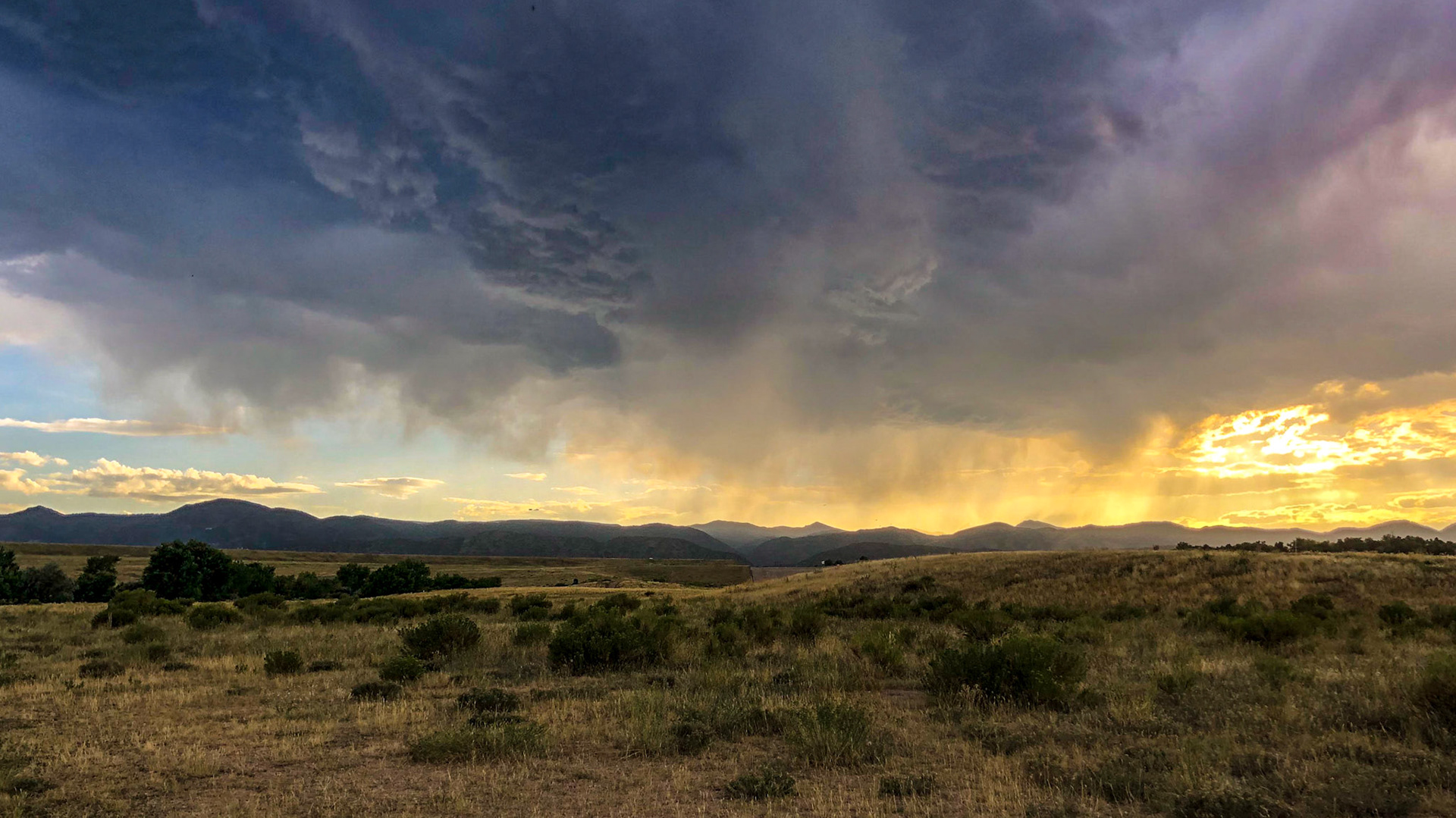 A thunderstorm is coming
