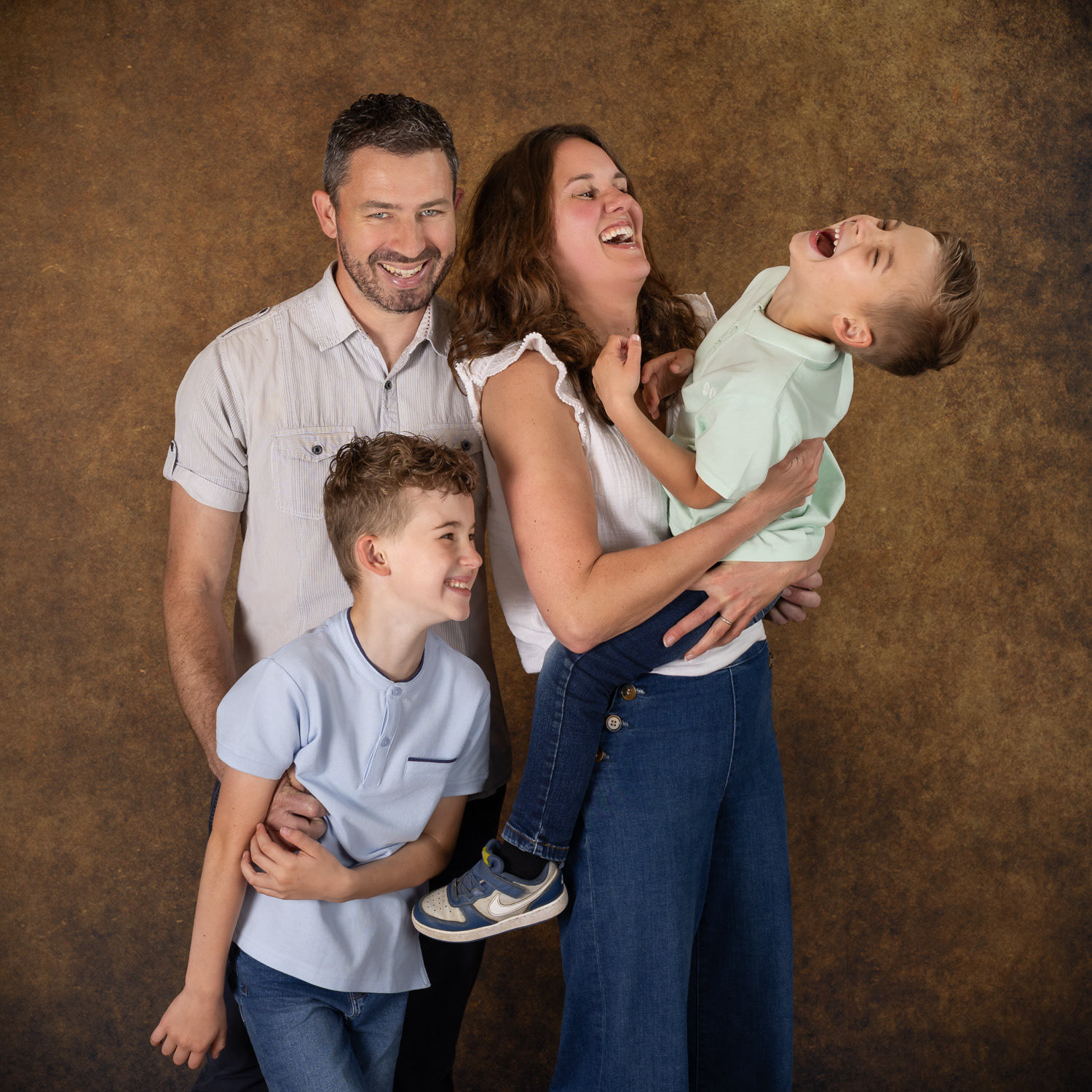 Portraits de famille en studio © Carole Bertaux Photographe - Tous droits réservés