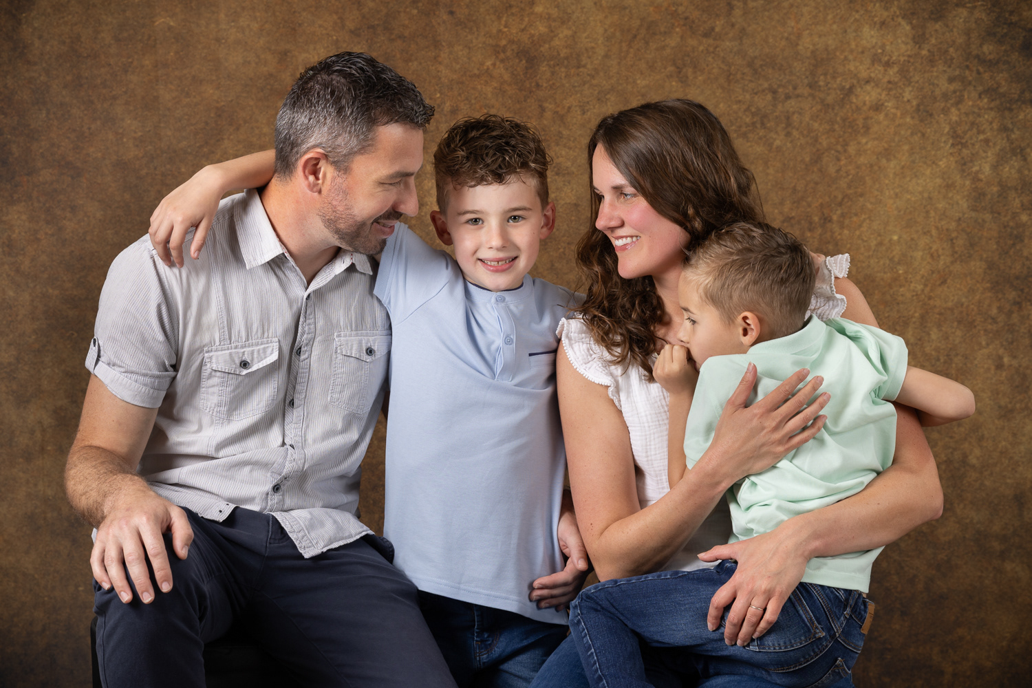 Portraits de famille en studio © Carole Bertaux Photographe - Tous droits réservés