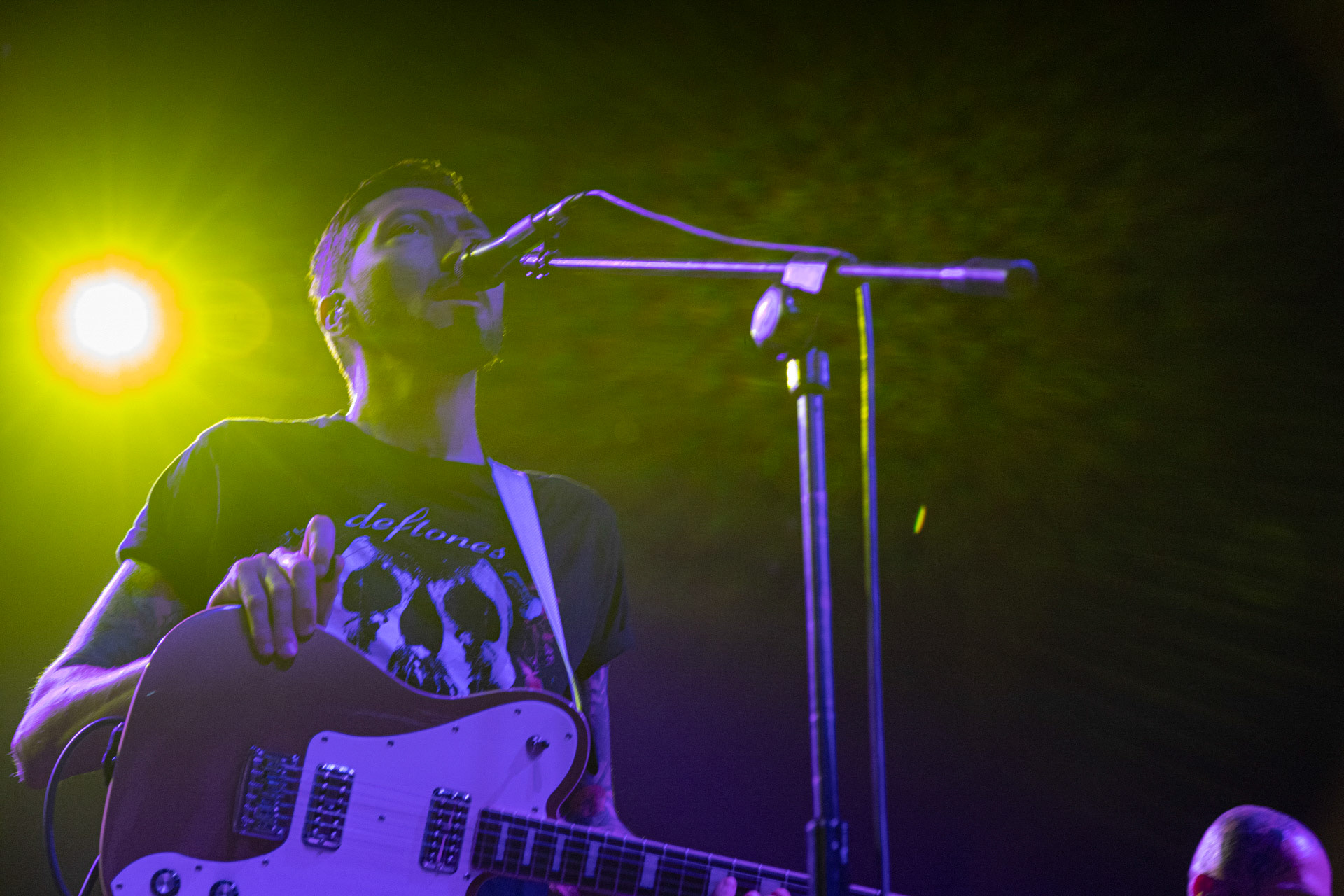 30.08.2022 Fundacja Bezpieczne Niebo wraz z klubem Progresja serdecznie zapraszają na specjalny koncert charytatywny dla Szymona Stankiewicza, który walczy z nowotworem.KonstelacjeKonstelacje to warszawski skład, który właśnie wchodzi na rynek ze swoją debiutancką płytą “Poza Horyzont”. Zespół miesza różne style, tworząc własną tożsamość, krążącą wokół klimatów Deftones i melancholii rocka z lat 90′. W sieci dostępne są już 4 single z nadchodzącego albumu. Organizacja Progresja i Fundacja Bezpieczne Niebo. fot. Andrzej Wasilkiewicz/kaziq.com