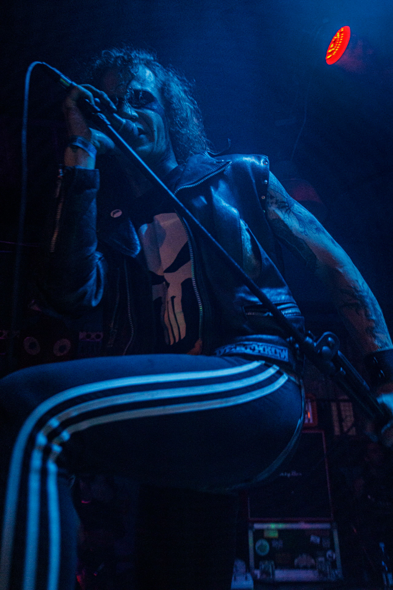 TRUCHŁO STRZYGI (black punk), Gwiezdny Demon - release show,w składzie:Gambit - wokalP. - gitara/wokalAlkatraz - gitara/wokalKaczor - garyMadness - bass/wokalPanass - bass/wokalGolem - nosferatu/wokalCzarownice - tba/wokalChłopaki z baraków polskiego metalu, rozpędzona maszyna do robienia grubego melanżu, gwiezdne trupy, kreatury obrzydlistwa i martwi decydenci podziemia. Prawdopodobnie pierwszy i ostatni raz zagrają całego Demona na żywo, a Ty mordeczko będziesz miał o czym kolegom przy wódce opowiadać.Produkcja Left Hand Soundsfot. Andrzej Wasilkiewicz/kaziq.com