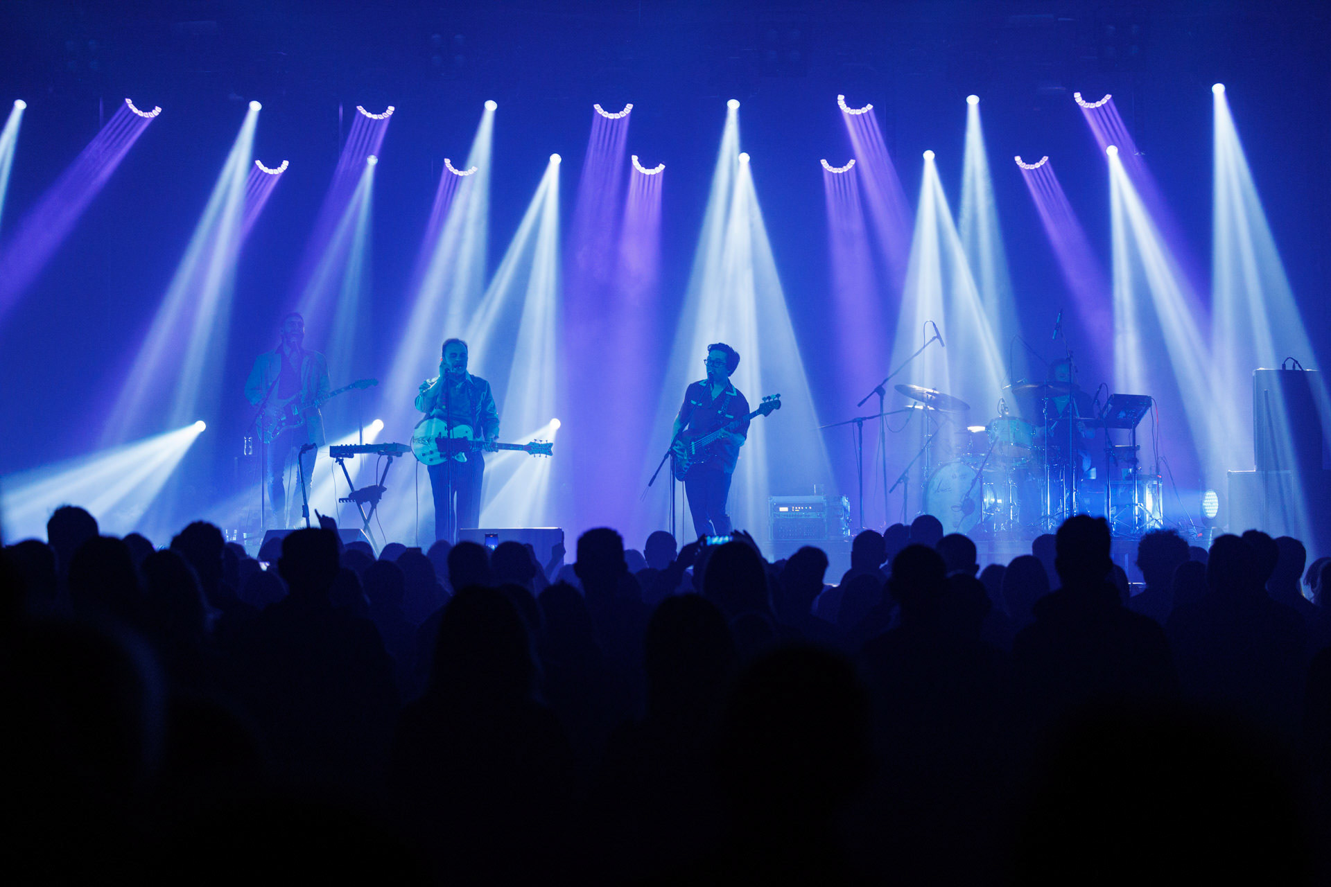 18.12.2021 Karas Rogucki - koncert klub Stodoła - Warszawan/z Piotr Rogucki - wokal gitara,n/z Kuba Karas - wokal bass,n/z Wiktoria Jakubowska - perkusja,n/z Kamil Holden Kryszak - gitara,Alternatywny pop, Kayax, Ostatni bastion romantyzmu, fot. Andrzej Wasilkiewicz/Reporter