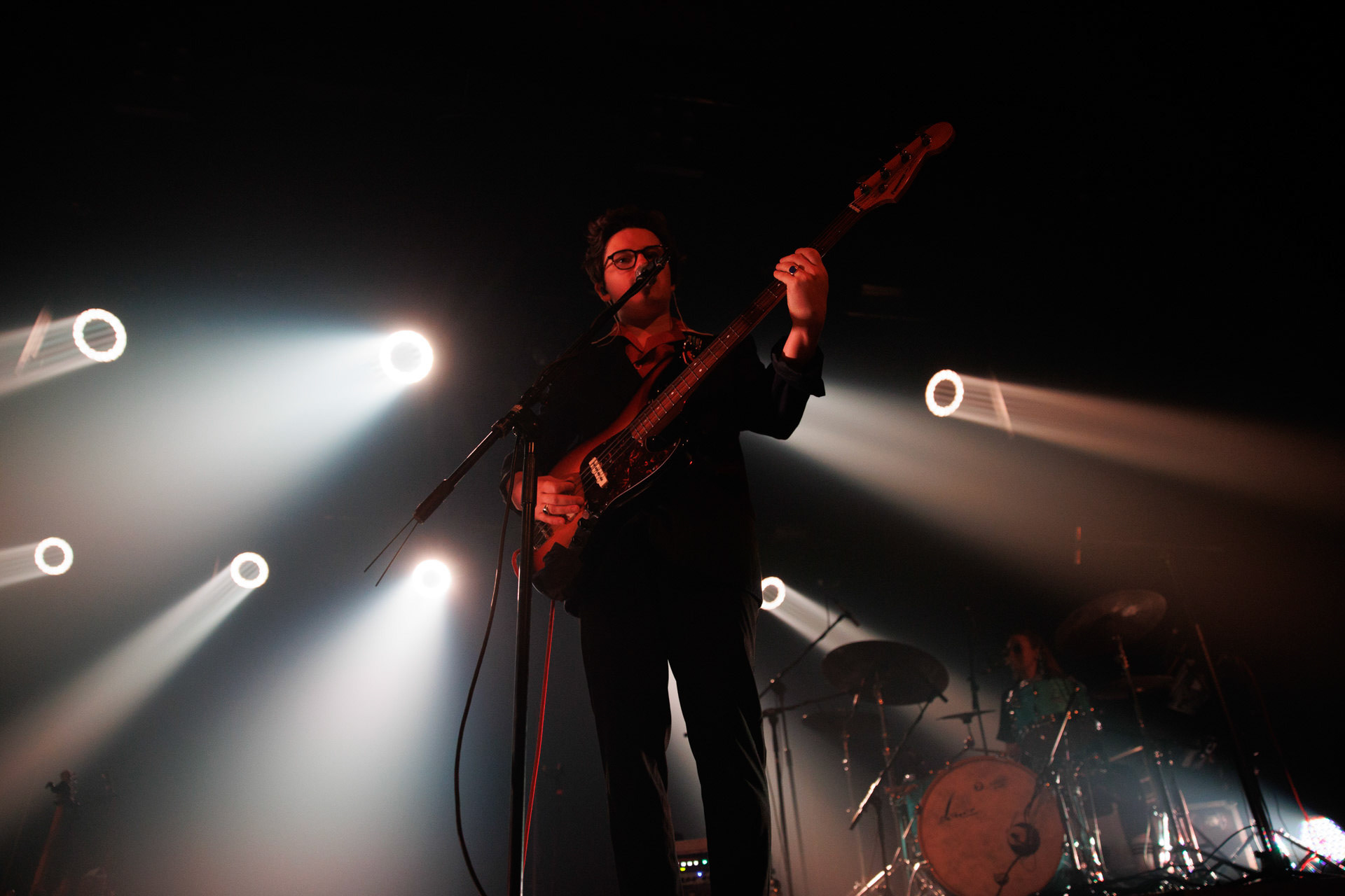 18.12.2021 Karas Rogucki - koncert klub Stodoła - Warszawan/z Kuba Karas - wokal bass,Alternatywny pop, Kayax, Ostatni bastion romantyzmu, fot. Andrzej Wasilkiewicz/Reporter