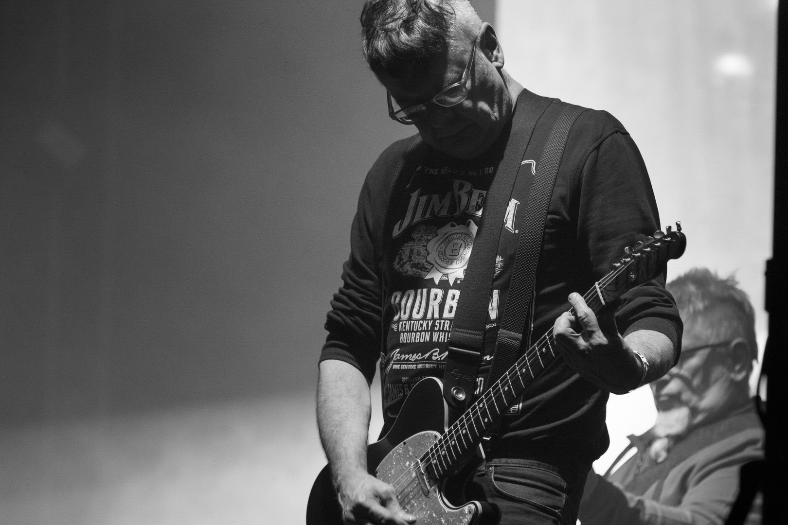 KULT - koncert w ramach Pomaranczowej Trasy 2020 - MUZYCZNA SYRENKA. 9 pazdziernika 2020, Warszawa, Stadion Syrenki. n/z. Piotr Morawiec gitara, Rock, rock progresywny, rock alternatywny, punk, nowa fala.fot. Andrzej kaziq Wasilkiewicz/Reporter