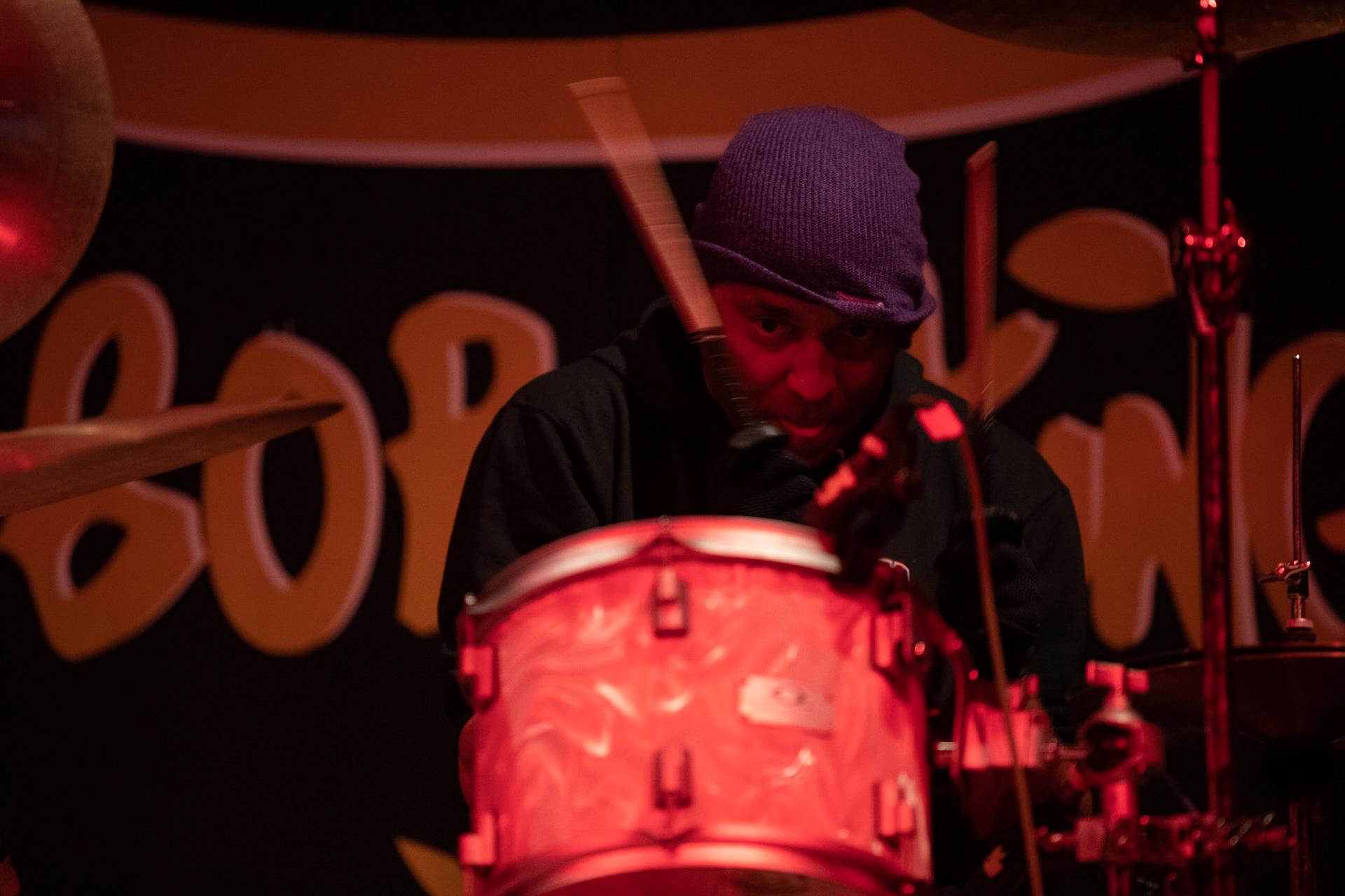 Dog Eat Dog - USA - hardcore, punkrock, rap, metal, hip hop,reggae, soul, funk,
Dave Neabore (bass), 
John Connor (vocals), 
Brandon Finley (drums) 
Roger Hämmerli (guitar)
Bozez (sax & beer)
koncert w Warszawskiej Progresji w ramach trasy 25 lat All Boro Kings zespołu Dog Eat Dog.
fot. Andrzej Wasilkiewicz/Reporter