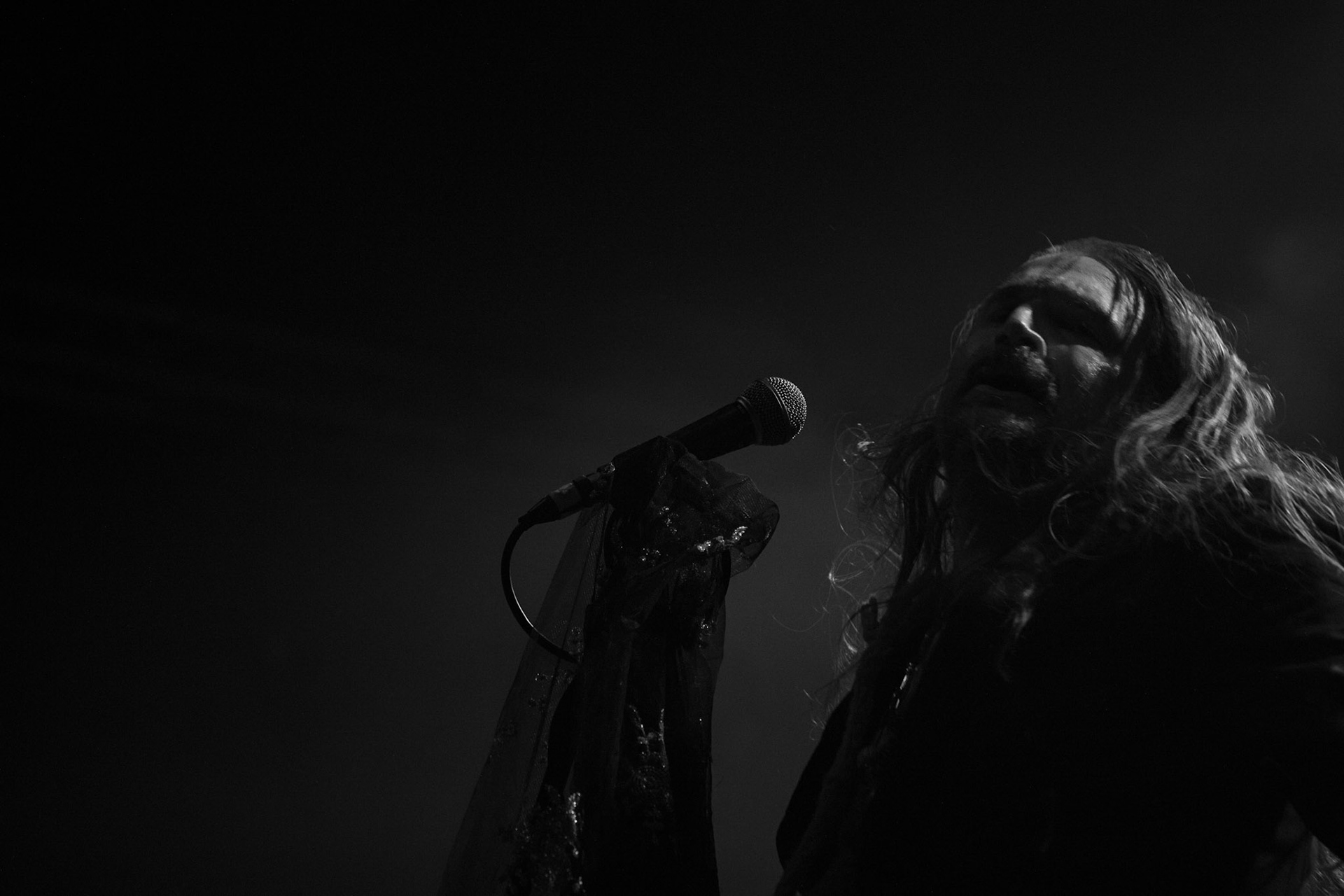 15.12.2019 koncert norweskiego zespołu Dødheimsgard, Merry Christless 2019, Warszawa Klub Progresja,
zespół Vicotnika - Yusaf Parvez, alternatywny metal, industrial metal,
n/z Yusaf "Vicotnik" Parvez - gitara, śpiew,
n/z Lars-Emil Måløy - gitara basowa,
n/z Tommy Thunberg - gitara,
n/z Øyvind Myrvoll - perkusja,
New Aeon Musick, Knock Out Productions
fot. Andrzej Wasilkiewicz/REPORTER