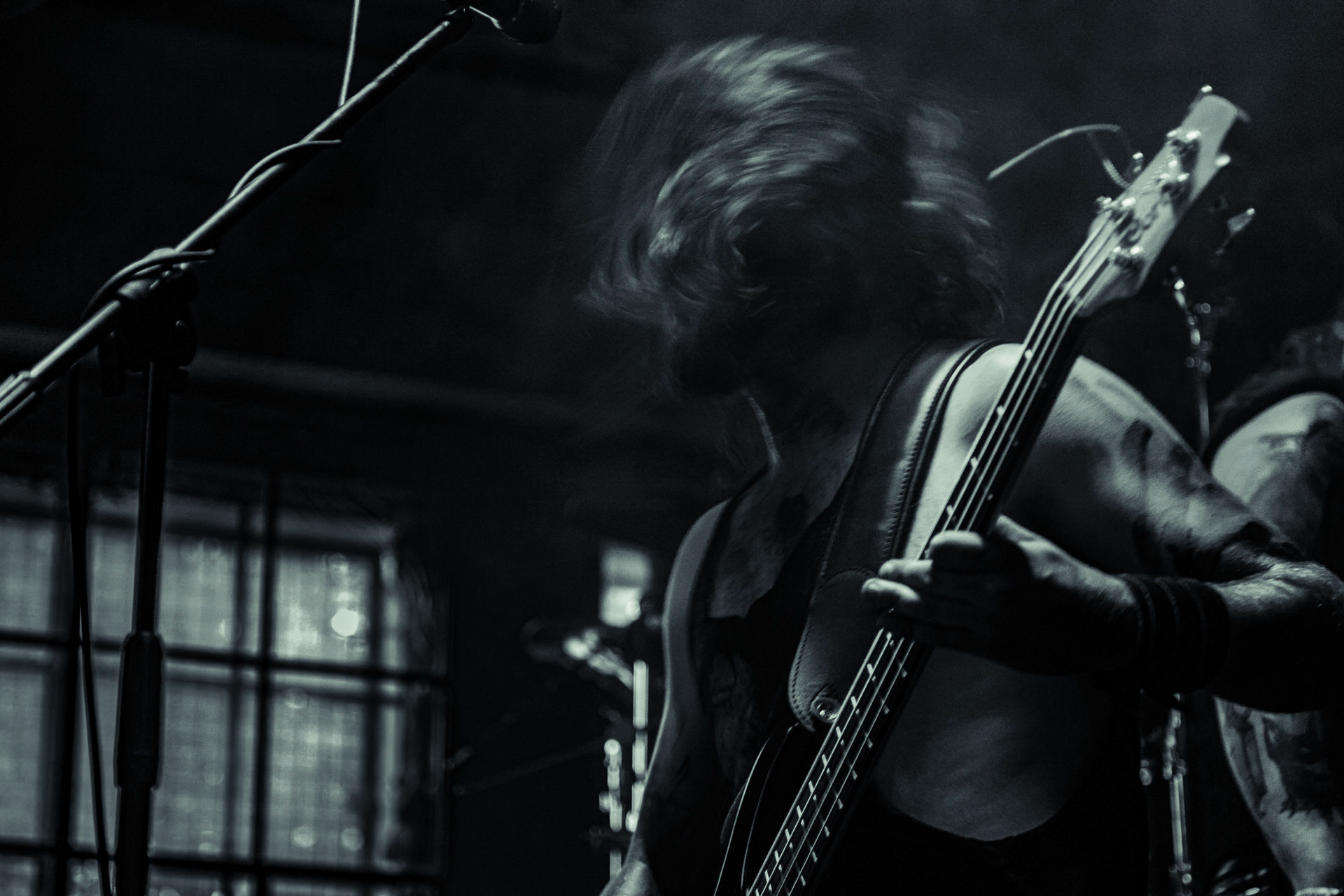 BAGNO (oldschool black/death)w składzie:Krzysiek - wokalKuba - gitaraThrasher - gitara Kacper - bassMaciek - garyDestrukcja i zgnilizna, wszystko czego nie chcesz usłyszeć a i tak się pojawisz, Druga fala dobrej muzy z Rzeszowa, bo pierwsza skończyła się w latach 90.Produkcja Left Hand Soundsfot. Andrzej Wasilkiewicz/kaziq.com