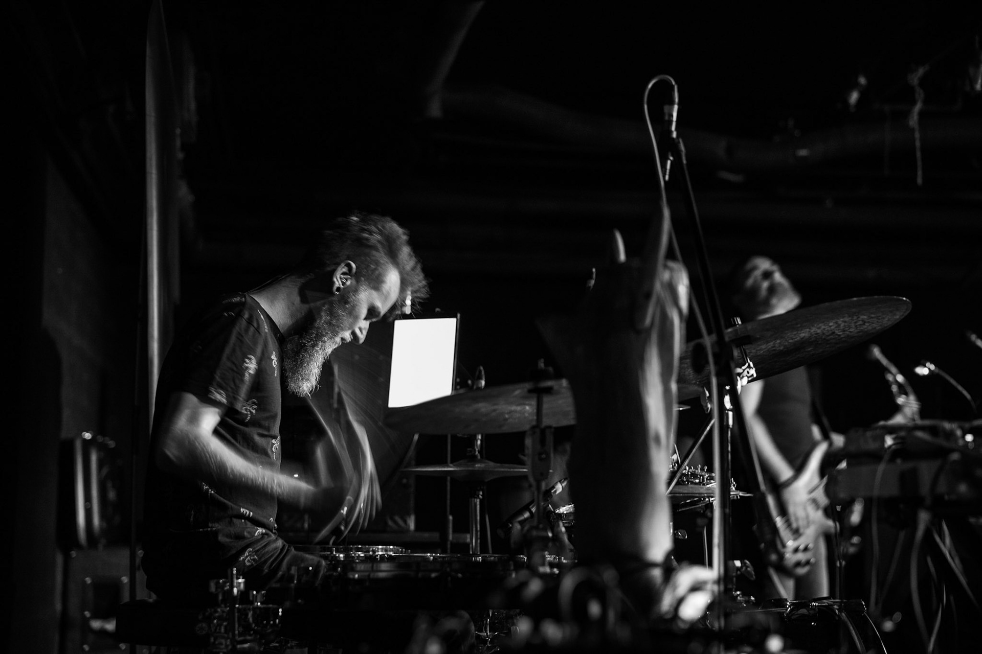 Hetane - rock alternatywny, trip-hop, muzyka elektroniczna,
MAGDA OLEŚ - wokale, teksty,
ŁUKASZ /JELEŃ/ POL - gitara, klawisze, elektronika,
REM KARPIENKO - bass,
MICHAŁ LANGE- perkusja,
Warszawa, klub Potok Drugi Dom Ludzi Rocka,
fot. Andrzej kaziq Wasilkiewicz