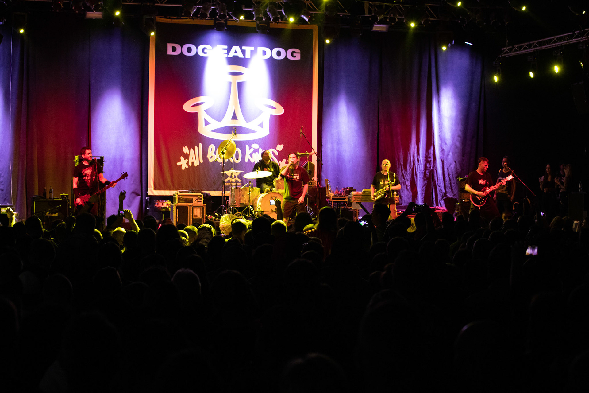 Dog Eat Dog - USA - hardcore, punkrock, rap, metal, hip hop,reggae, soul, funk,
Dave Neabore (bass), 
John Connor (vocals), 
Brandon Finley (drums) 
Roger Hämmerli (guitar)
Bozez (sax & beer)
koncert w Warszawskiej Progresji w ramach trasy 25 lat All Boro Kings zespołu Dog Eat Dog.
fot. Andrzej Wasilkiewicz/Reporter