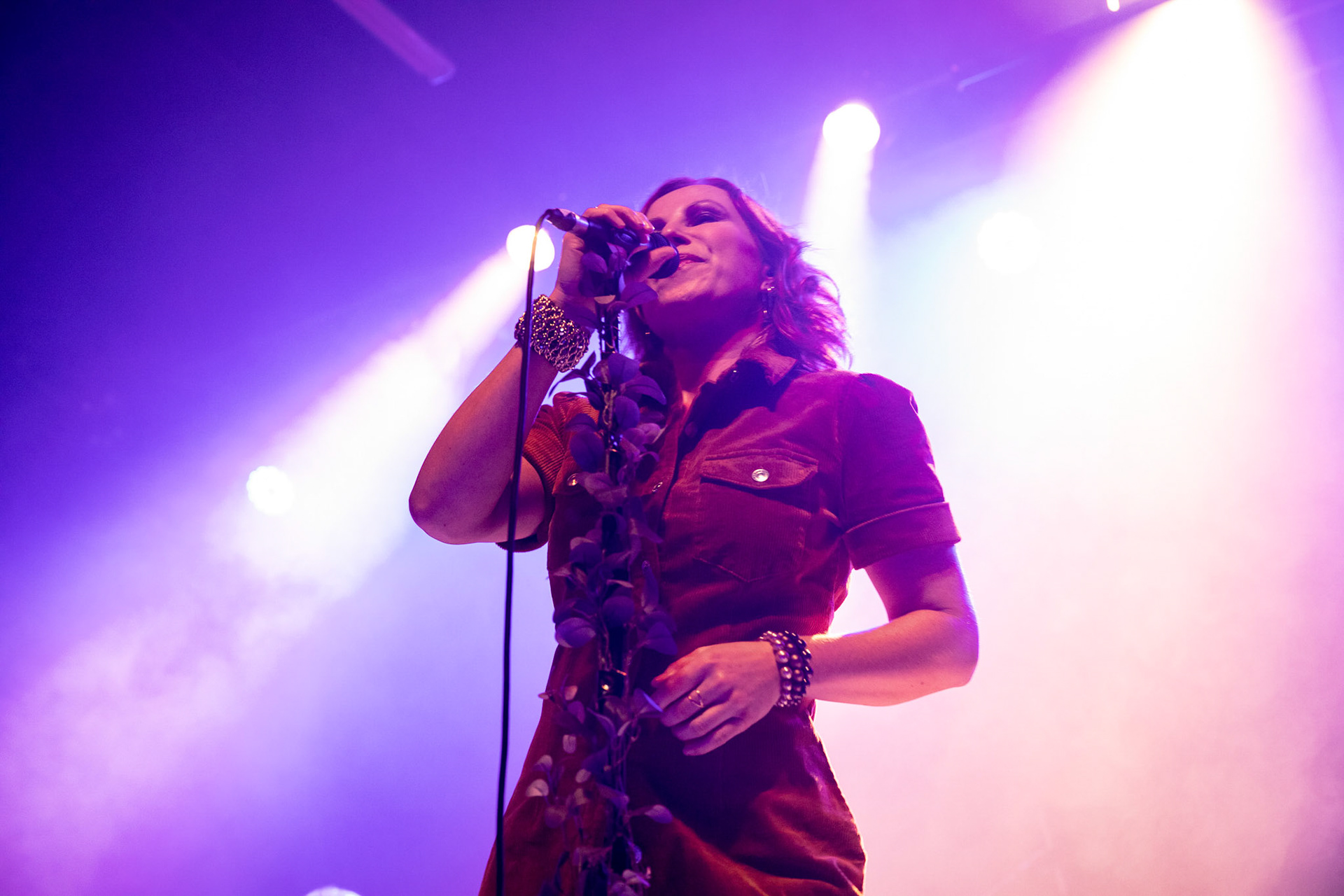 The Gathering: holenderska grupa rockowa, trasa The Gathering_30th Anniversary od doom-metalowego brzmienia z lat 90 po melodyjne i klimatyczne rejony rocka, trip-rock, post-rock, metalu, czy shoegaze. Koncert Warszawa Progresja, HQ44

The Gathering w składzie:
Silje Wergeland – wokal
Rene Rutten – gitara
Hans Rutten – perkusja
Frank Boeijen – klawisze
Hugo Prinsen Geerligs – bass
fot. Andrzej kaziq Wasilkiewicz/Reporter