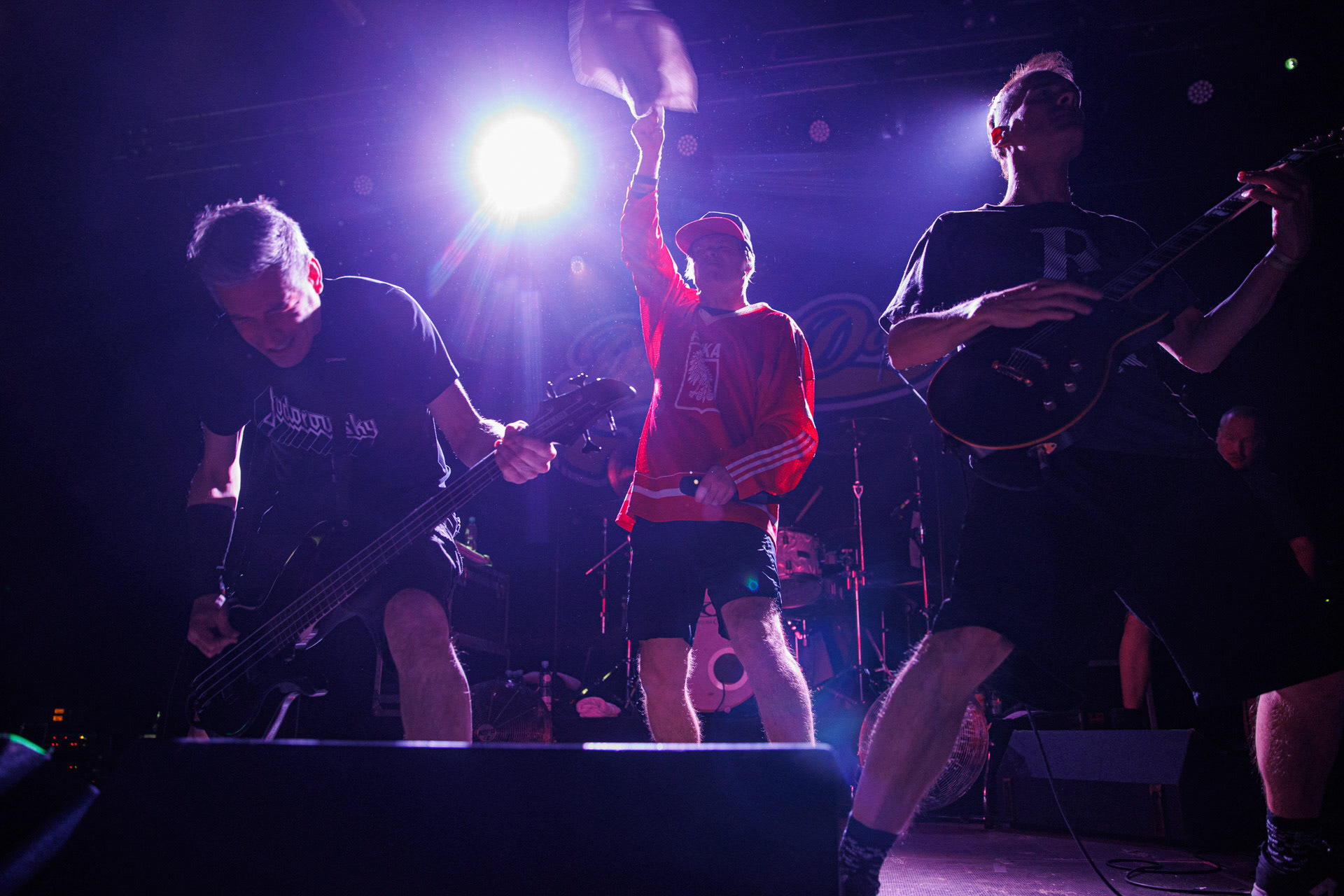 30.11.2021 koncert Dog Eat Dog - USA - hardcore, punkrock, rap, metal, hip hop, reggae, soul, funk,n/z Dave Neabore (bass), n/z John Connor (vocals), n/z Brandon Finley (drums), n/z Roger Hammerli (guitar),n/z Bozez (sax &amp; beer),koncert Warszawa, Progresja 25 lat albumu Play Games -  Dog Eat Dog.fot. Andrzej Wasilkiewicz/Reporter