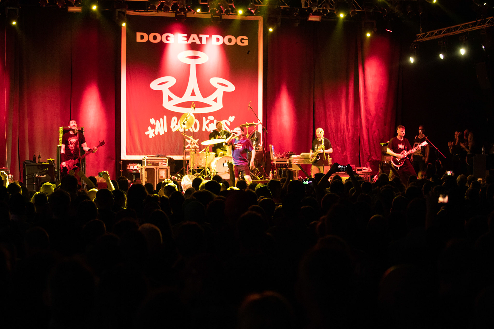 Dog Eat Dog - USA - hardcore, punkrock, rap, metal, hip hop,reggae, soul, funk,
Dave Neabore (bass), 
John Connor (vocals), 
Brandon Finley (drums) 
Roger Hämmerli (guitar)
Bozez (sax & beer)
koncert w Warszawskiej Progresji w ramach trasy 25 lat All Boro Kings zespołu Dog Eat Dog.
fot. Andrzej Wasilkiewicz/Reporter