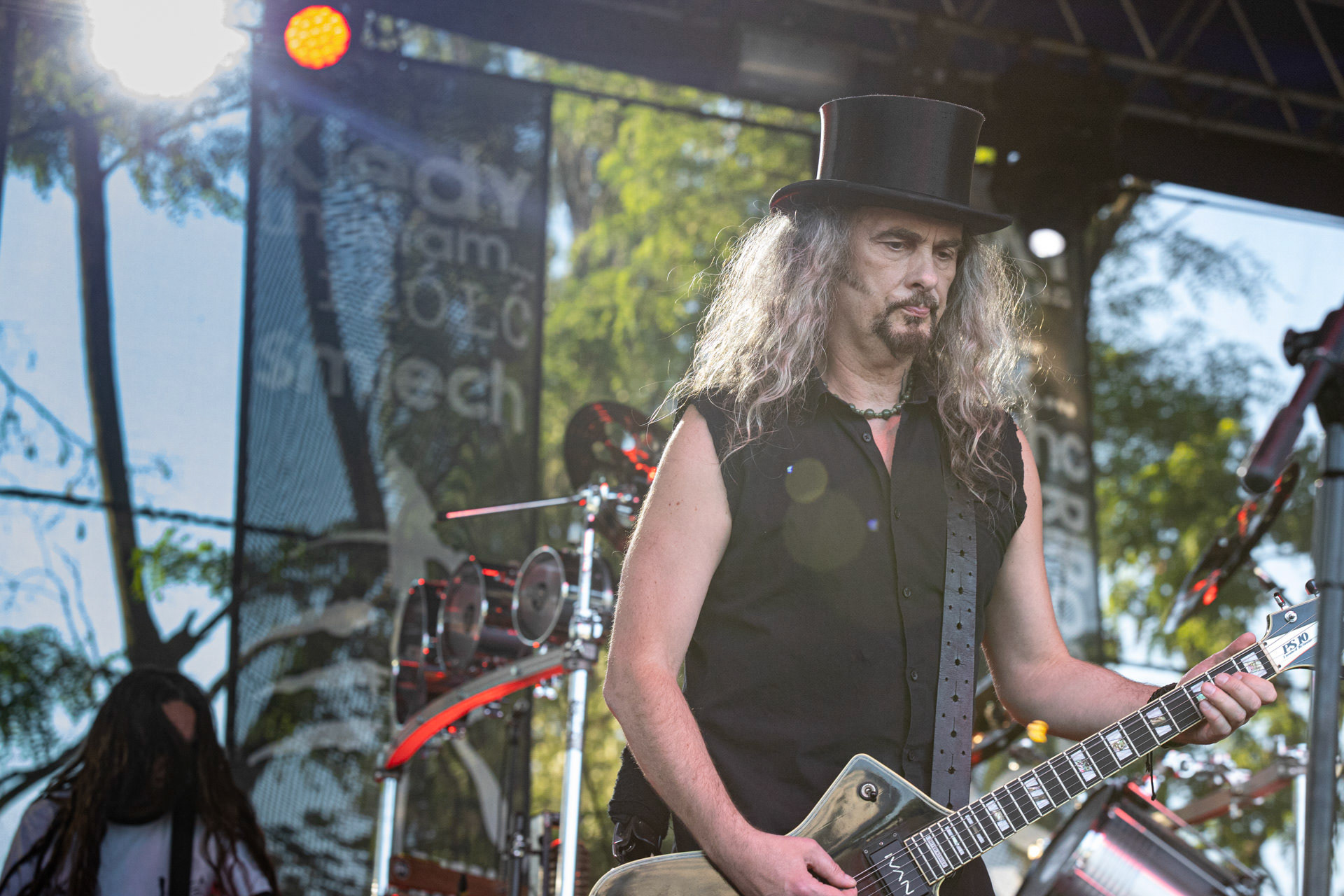 Hunter - postpandemoniczny koncert z okazji XXXV-lecia.Progresja - Gramy do Woli, Warszawa.Paweł „Drak” Grzegorczyk – wokal, gitara,Letnia Scena Progresji.fot. Andrzej Wasilkiewicz/Reporter