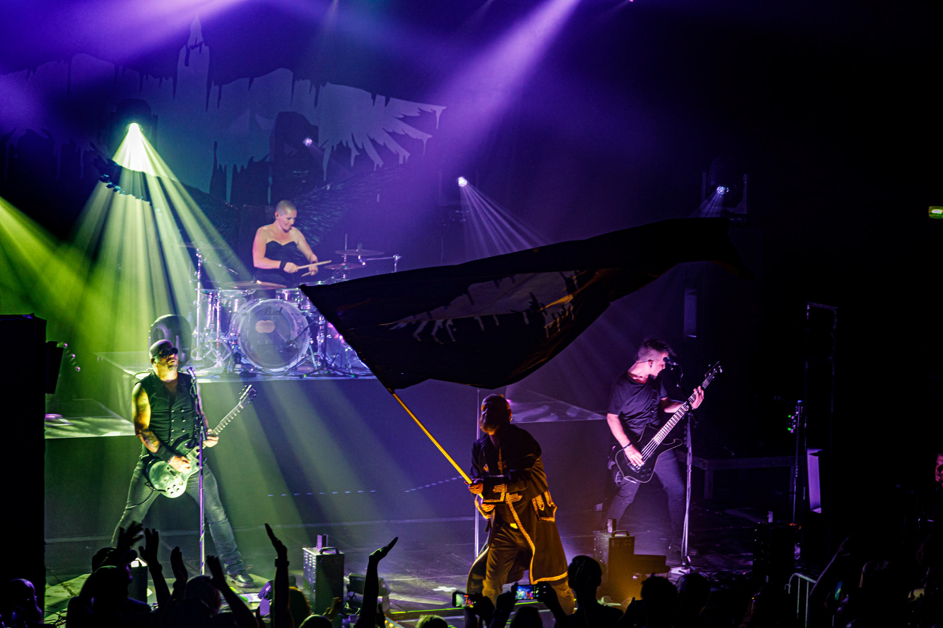 18.06.2022 - Mono Inc. zagrali w warszawskim klubie Progresja.Mono Inc. - niemiecki zespol z Hamburga wykonujący gotyckiego rocka, w składzie:Carl Fornia - git.Katha Mia - drums, Manuel Antoni - bass,Martin Engler - vocal,Gothic, industrial,  alternative, rock.Produkcja Winiary Bookings.fot. Andrzej Wasilkiewicz/kaziq.com