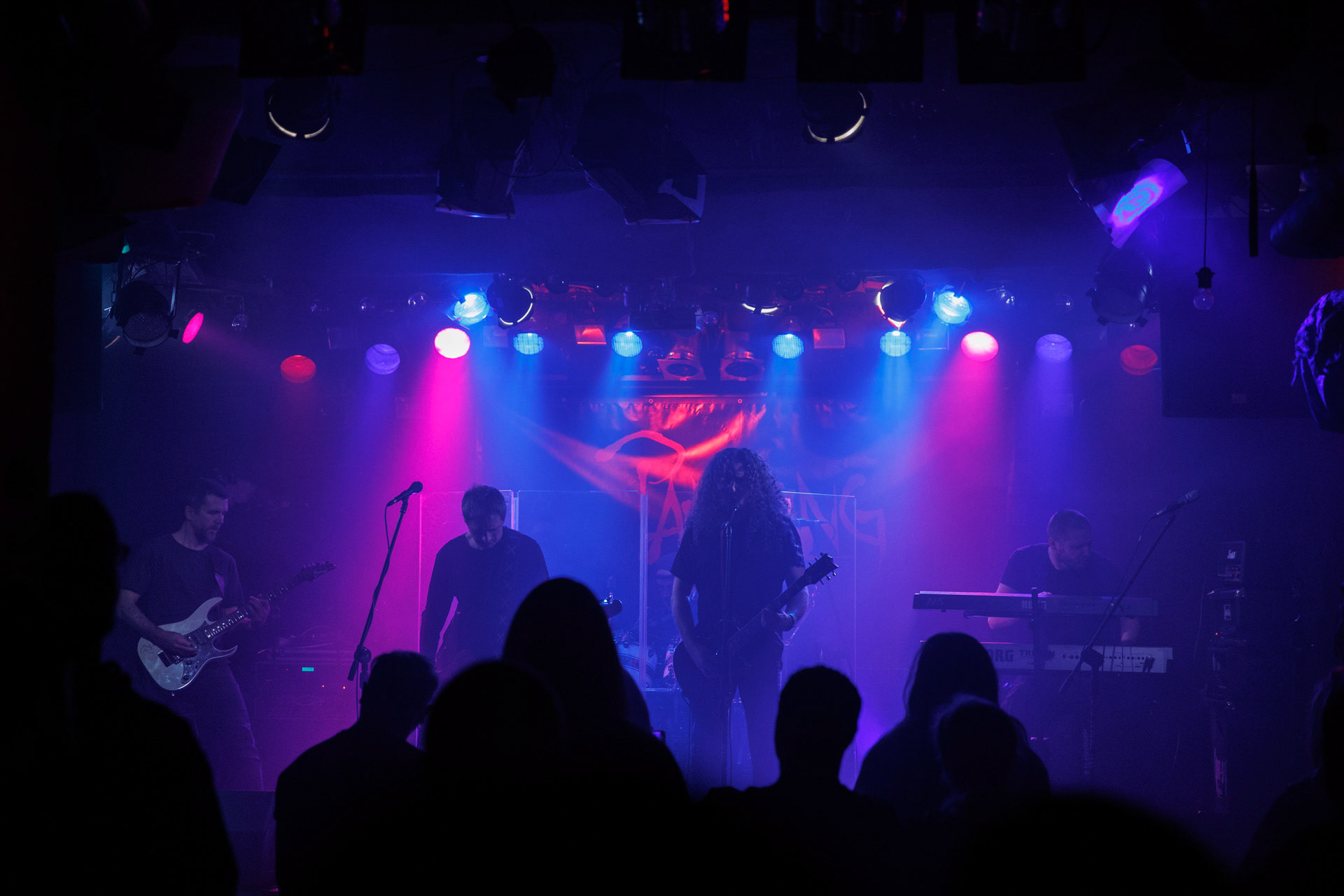 Painthing - death, doom metal.Koncert Czwarta Fala MMXXII klub VooDoo Warszawa.n/z Kuba Grobelny – guitar, vocal, n/z Bartłomiej Kaczor – guitar, n/z Darek Ojdana – keys, n/z Jan Rajkow-Krzywicki – bass,n/z Tomasz Śwital – drums,Fot. Andrzej Wasilkiewicz/kaziq.com