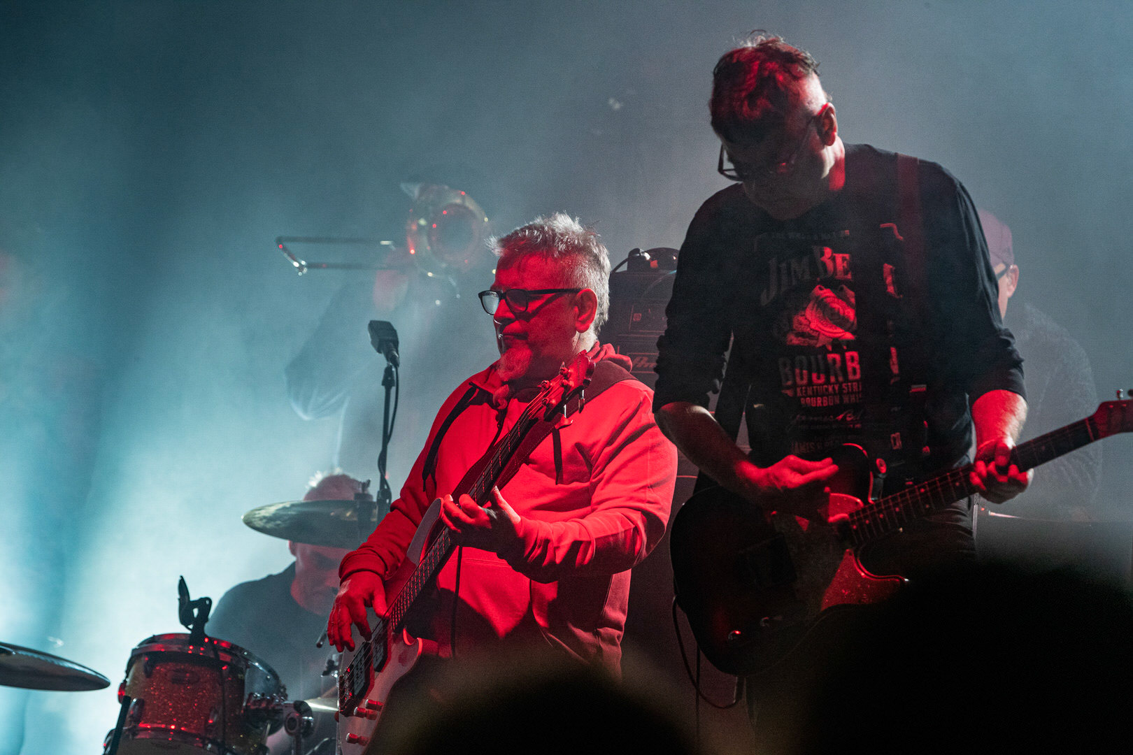 KULT - koncert w ramach Pomaranczowej Trasy 2020 - MUZYCZNA SYRENKA. 9 pazdziernika 2020, Warszawa, Stadion Syrenki. n/z .Piotr Morawiec gitara,Ireneusz Werenski bas,Rock, rock progresywny, rock alternatywny, punk, nowa fala.fot. Andrzej kaziq Wasilkiewicz/Reporter