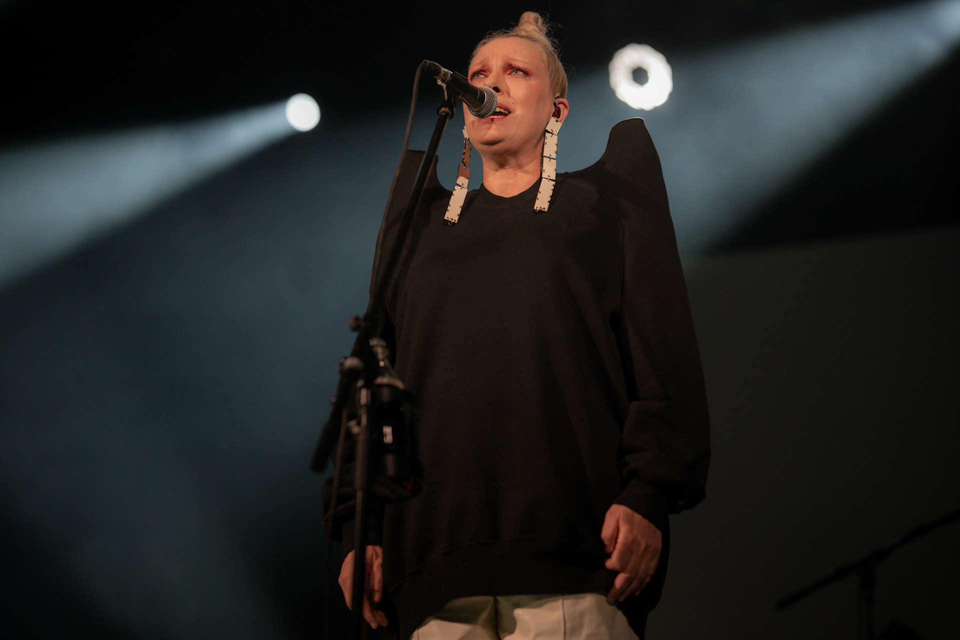 2024.03.16 NOSOWSKA klub Stodola. Koncert w ramach trasy "Widzimy sie wieczorem", promujacej najnowszy album artystki, "Degrengolada". fot. Andrzej Wasilkiewicz/Reporter