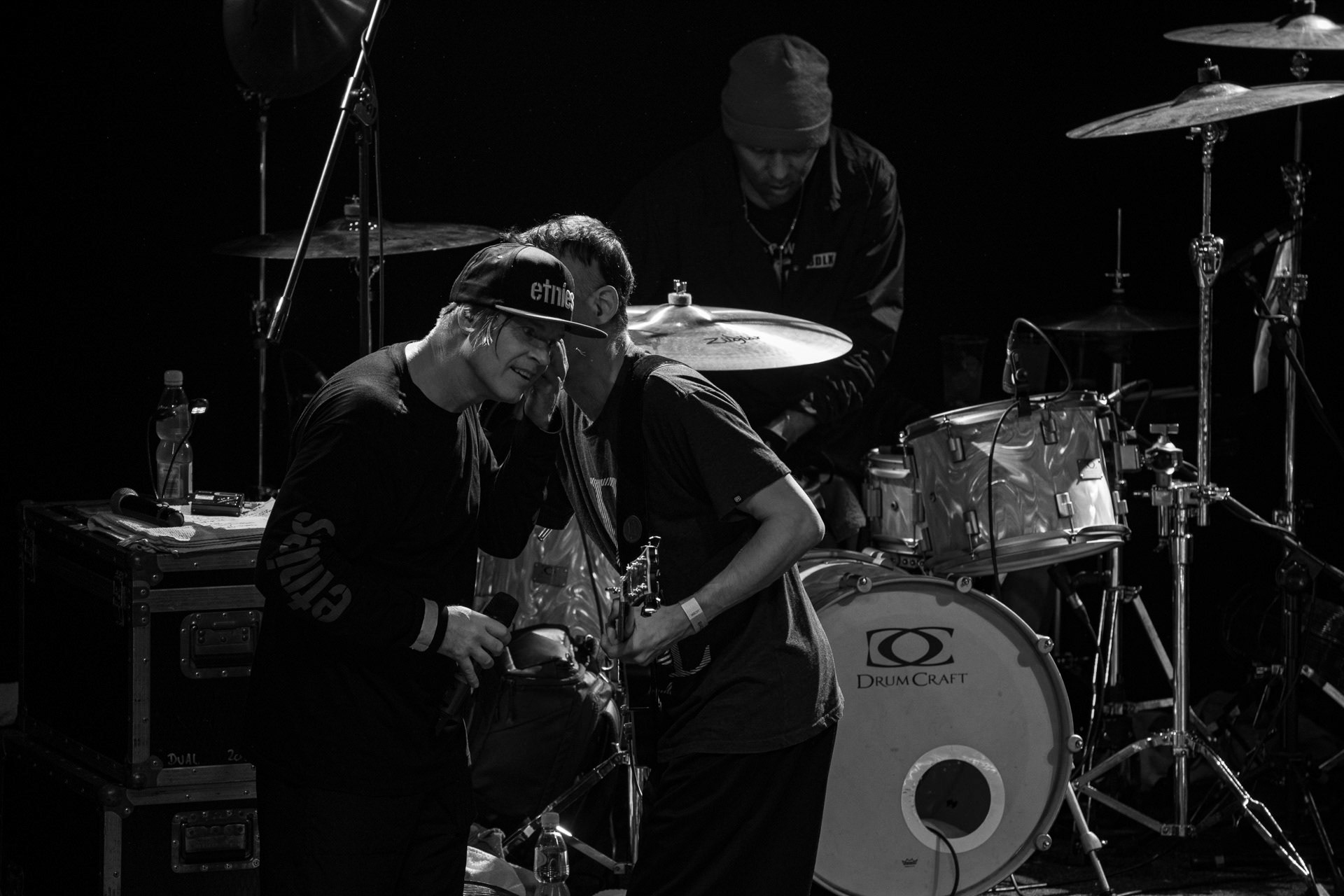 30.11.2021 koncert Dog Eat Dog - USA - hardcore, punkrock, rap, metal, hip hop, reggae, soul, funk,n/z Dave Neabore (bass), n/z John Connor (vocals), n/z Brandon Finley (drums), n/z Roger Hammerli (guitar),n/z Bozez (sax &amp; beer),koncert Warszawa, Progresja 25 lat albumu Play Games -  Dog Eat Dog.fot. Andrzej Wasilkiewicz/Reporter