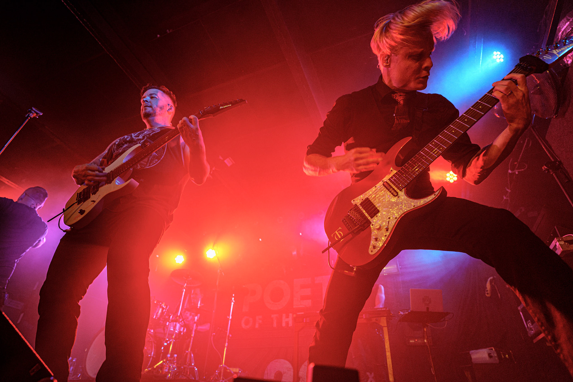 2023.09.04 Poets of the Fall - Warszawa, klub Proxima. To już 20 lat od kiedy rockowy zespół Poets of the Fall odnosi sukcesy na międzynarodowej scenie. Z tej okazji zespół wyrusza w trasę jubileuszową, która obejmie też Polskę. Grupa zagrała w warszawskiej Proximie 4 września 2023 roku. Produkcja Fource.pl  fot. Andrzej Wasilkiewicz/kaziq.com