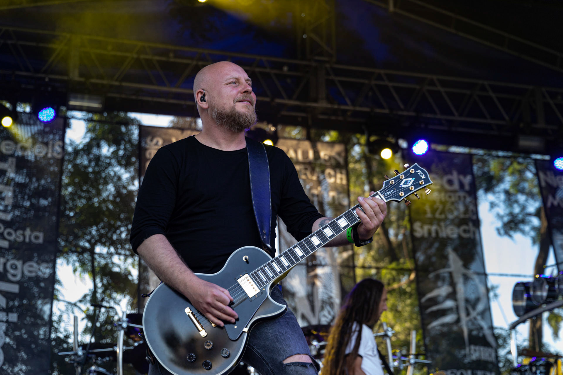 Hunter - postpandemoniczny koncert z okazji XXXV-lecia.Progresja - Gramy do Woli, Warszawa.Piotr „Pit” Kędzierzawski – gitara, Letnia Scena Progresji.fot. Andrzej Wasilkiewicz/Reporter