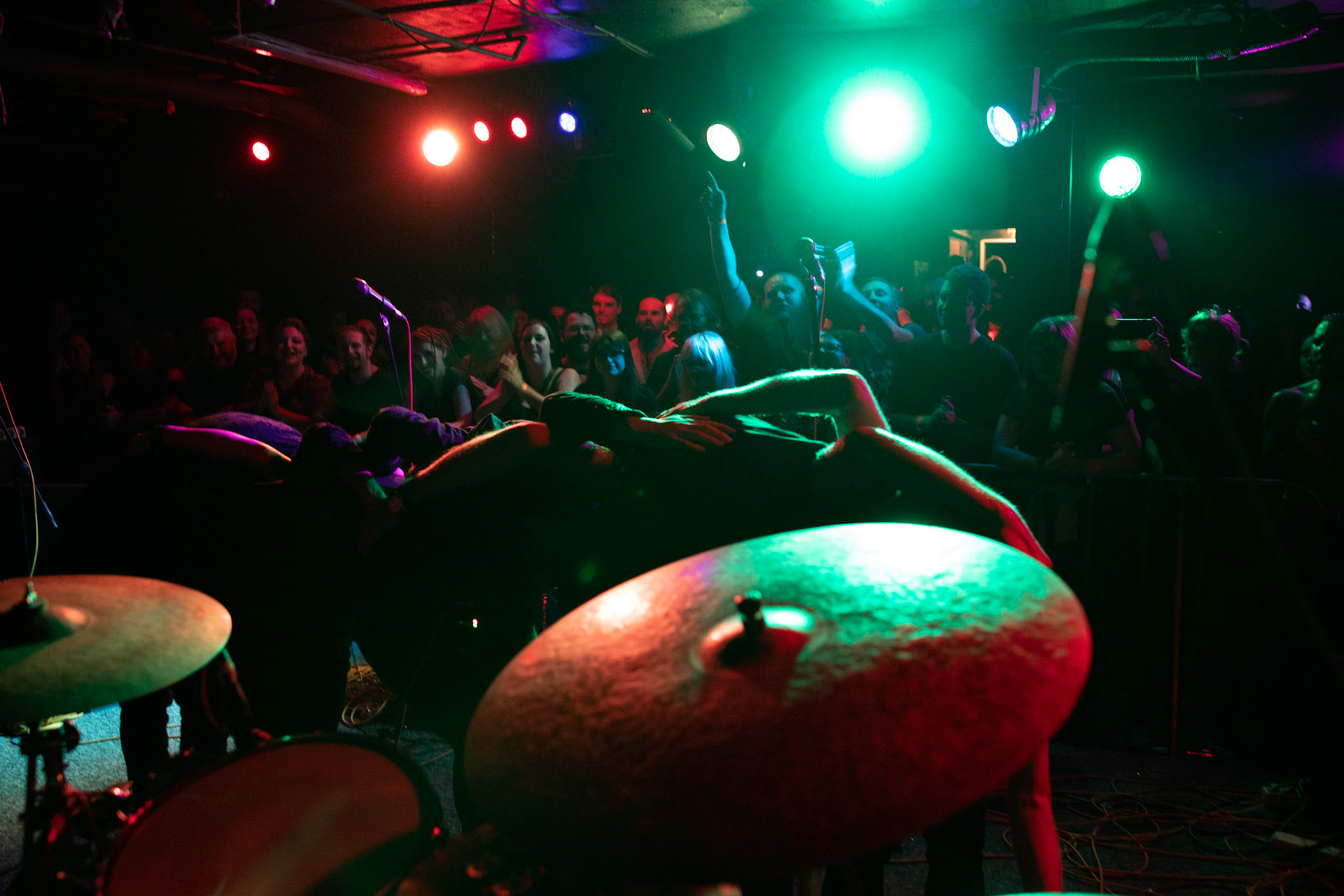 Żywiołak - biometal, folk, ethno sound,
Robert Jaworski - fidel renesansowa, wokal, lira korbowa,
Kamil Strzyżewski - gitara basowa, lutnia,
Wiktoria Kwiatkowska - śpiew, 
Zuza Ciszewska - śpiew, skrzypce,
Michał Lange - perkusja,
Szyszka Leśna - skrzypce ,wokal wspomagający,
Warszawa, klub Potok Drugi Dom Ludzi Rocka,
fot. Andrzej kaziq Wasilkiewicz