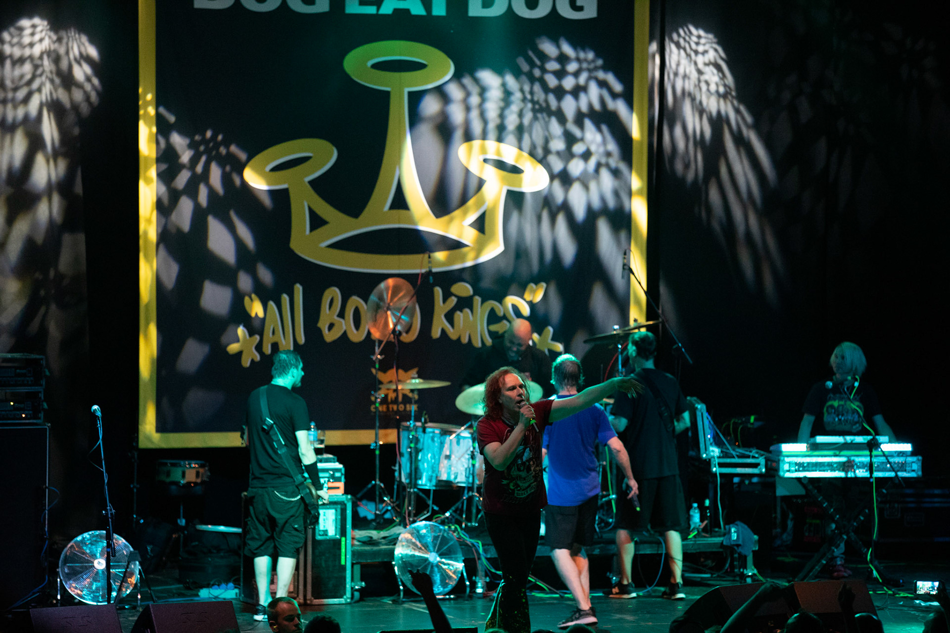 Dog Eat Dog - USA - hardcore, punkrock, rap, metal, hip hop,reggae, soul, funk,
Dave Neabore (bass), 
John Connor (vocals), 
Brandon Finley (drums) 
Roger Hämmerli (guitar)
Bozez (sax & beer)
koncert w Warszawskiej Progresji w ramach trasy 25 lat All Boro Kings zespołu Dog Eat Dog.
fot. Andrzej Wasilkiewicz/Reporter