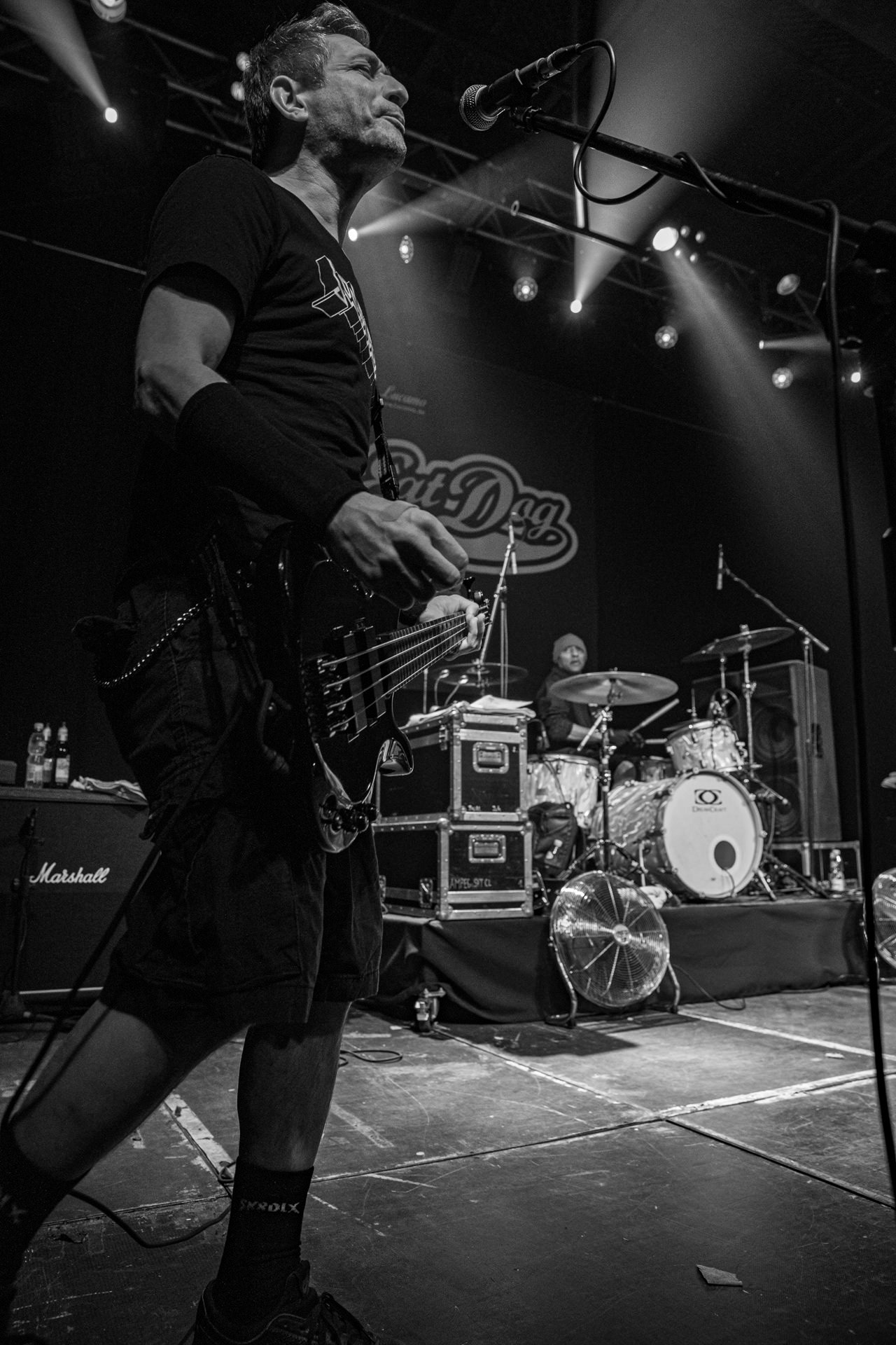 30.11.2021 koncert Dog Eat Dog - USA - hardcore, punkrock, rap, metal, hip hop, reggae, soul, funk,n/z Dave Neabore (bass), n/z John Connor (vocals), n/z Brandon Finley (drums), n/z Roger Hammerli (guitar),n/z Bozez (sax &amp; beer),koncert Warszawa, Progresja 25 lat albumu Play Games -  Dog Eat Dog.fot. Andrzej Wasilkiewicz/Reporter