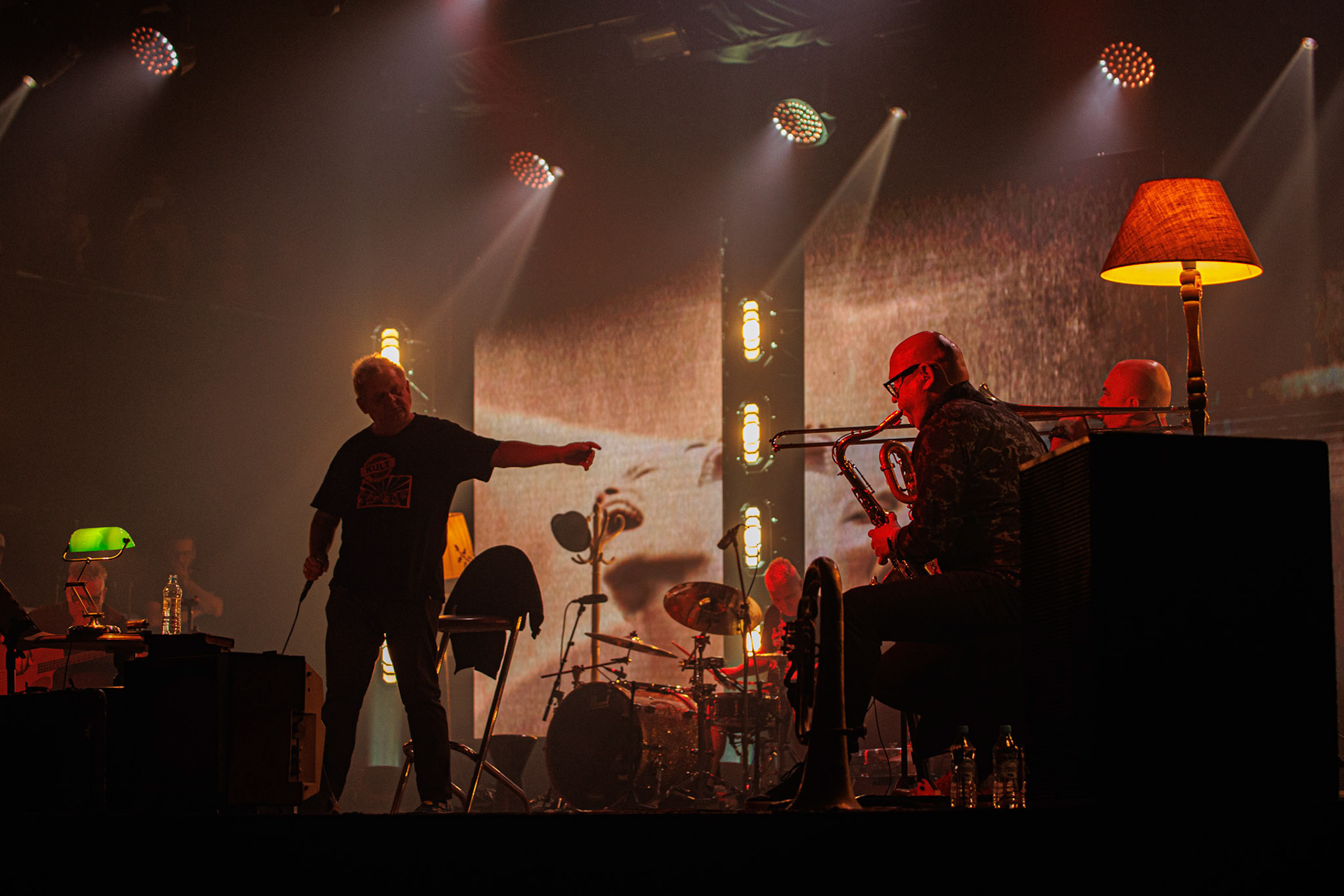18.03.2022 KULT Akustik - koncert Warszawa klub Stodola,  n/z Kazimierz Staszewski wokal,n/z Mariusz Godzina saksofony, rock, rock progresywny, rock alternatywny, punk, nowa fala, polski rock.fot. Andrzej kaziq Wasilkiewicz/Reporter