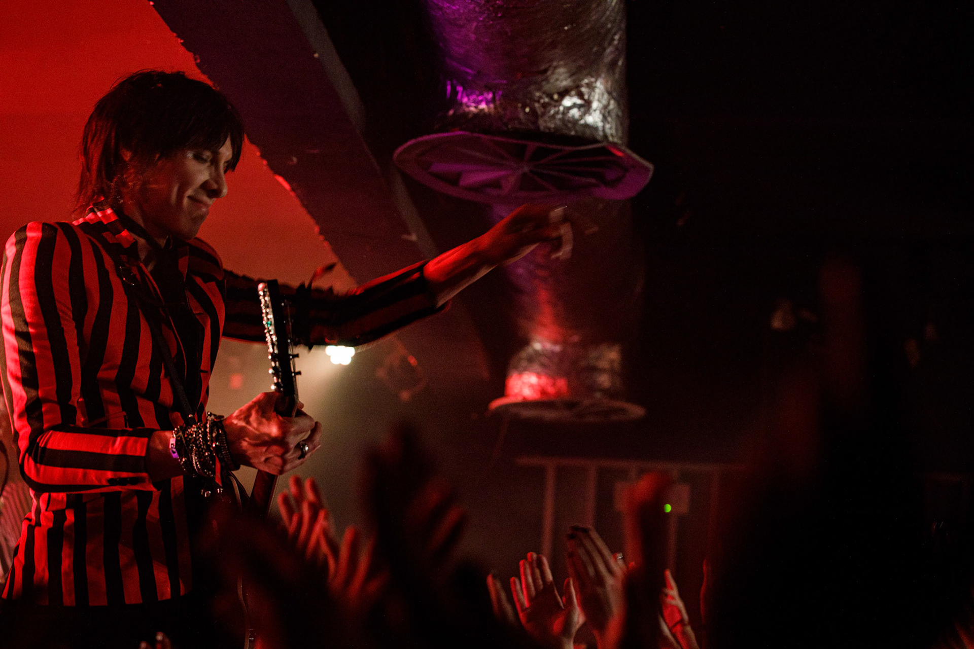 PALAYE ROYALE
The Bastards World Tour 2020: Europe.
Palaye Royal - Kanadyjski Fashion Art Rock Band,
nz. Remington Leith – Vocals,
nz. Sebastian Danzig – Guitar/Organ,
nz. Emerson Barrett - Drums,
Koncert w warszawskiej Proximie 10.03.2020
Sumerian Records, WiniaryBookings,
fot. Andrzej Wasilkiewicz/kaziq.com
