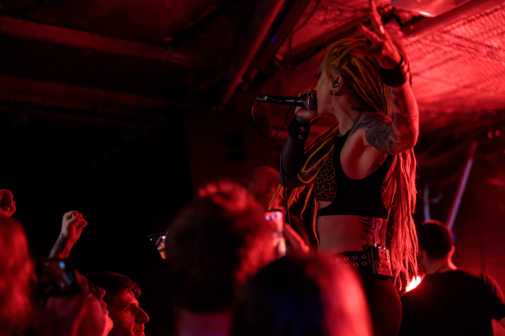 25.04.2022 Infected Rain- koncert warszawska Hydrozagadka, Infected Rain, moldawski nu metal, nu metalcore,Zespol wokalistki Eleny Cataraga, Elena  "Lena Scissorhands" Cataraga - vocals, Ecdysis By Night Tour 2022 produkcja Knock Out Productionsfot. Andrzej Wasilkiewicz/Reporter