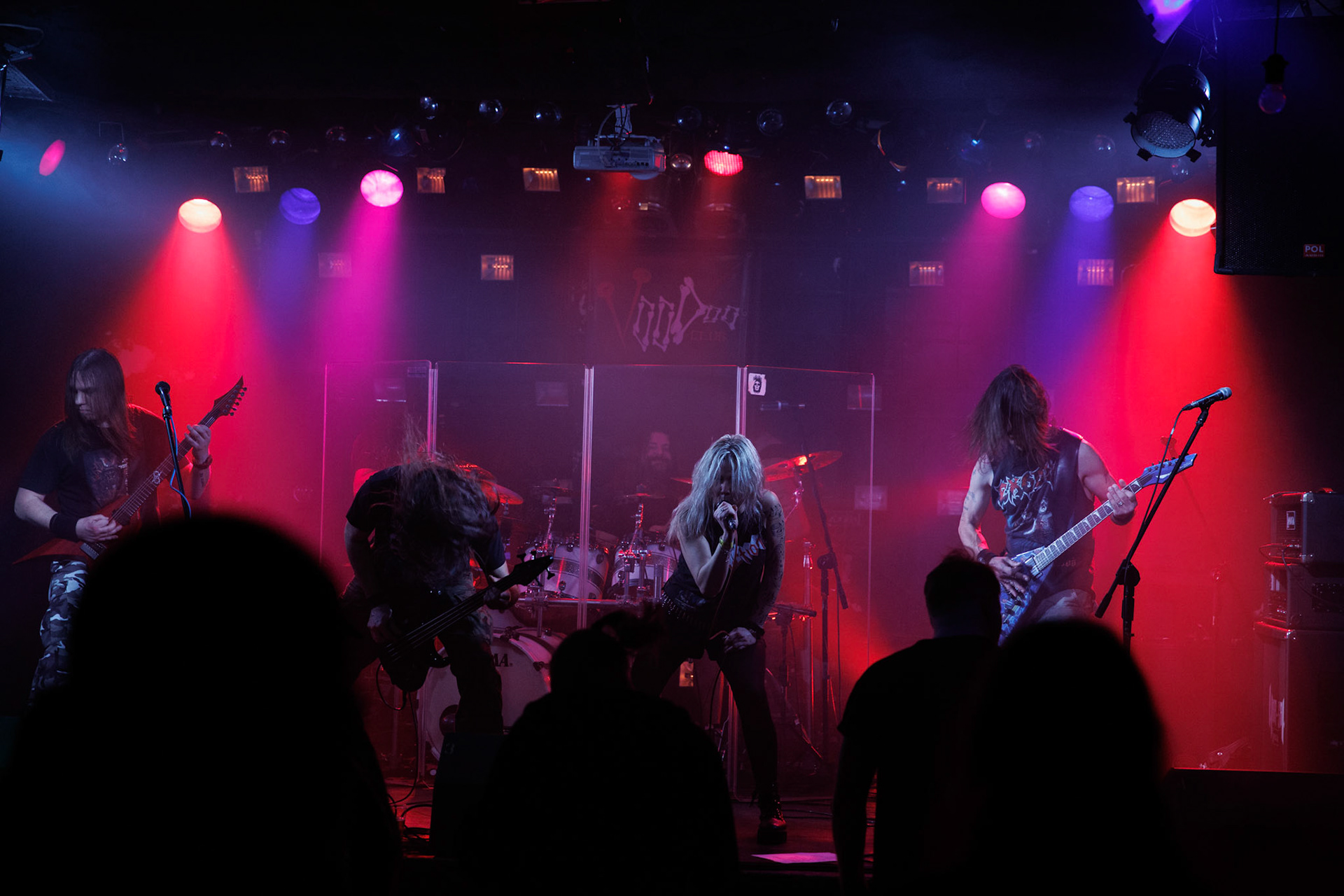 War-Saw - thrashmetal.Koncert Czwarta Fala MMXXII klub VooDoo Warszawa.n/z Marek Agnostic Molenda - gitara,n/z Tomek Zyclon Weglewski - bas,n/z Pawel Abaddon Rekowski - gitara,n/z Sylwia Papierska - wokal,n/z Pawel Pawulon Jaroszewicz - drums,Fot. Andrzej Wasilkiewicz/kaziq.com