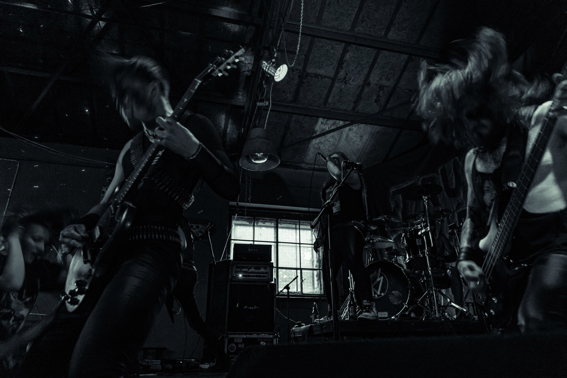 BAGNO (oldschool black/death)w składzie:Krzysiek - wokalKuba - gitaraThrasher - gitara Kacper - bassMaciek - garyDestrukcja i zgnilizna, wszystko czego nie chcesz usłyszeć a i tak się pojawisz, Druga fala dobrej muzy z Rzeszowa, bo pierwsza skończyła się w latach 90.Produkcja Left Hand Soundsfot. Andrzej Wasilkiewicz/kaziq.com